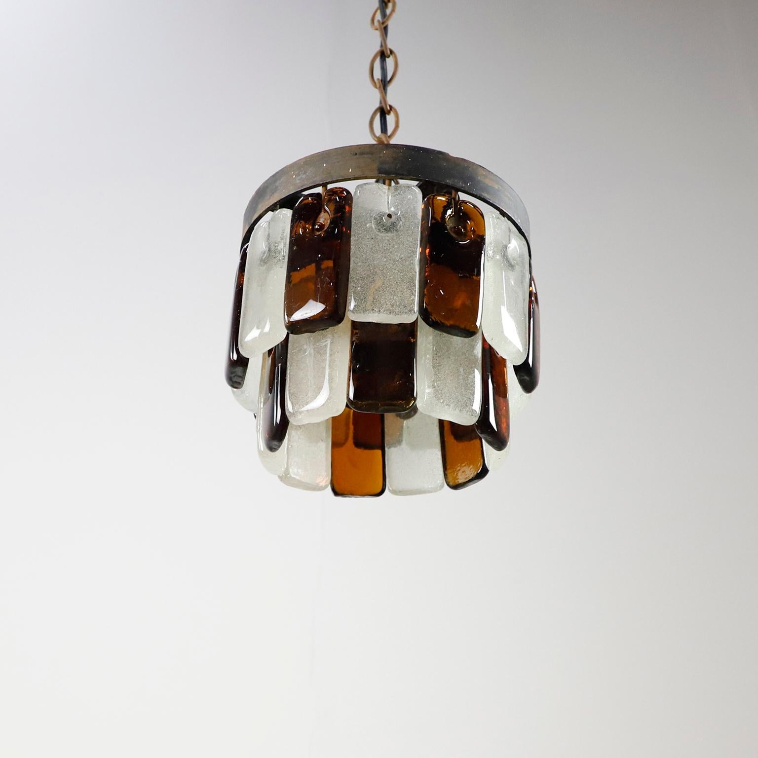 We offer this Feders hand blown glass chandelier designed by Felipe Delfinger, Feders, Cuernavaca, Mexico. Using recycled glass, circa 1970. 


