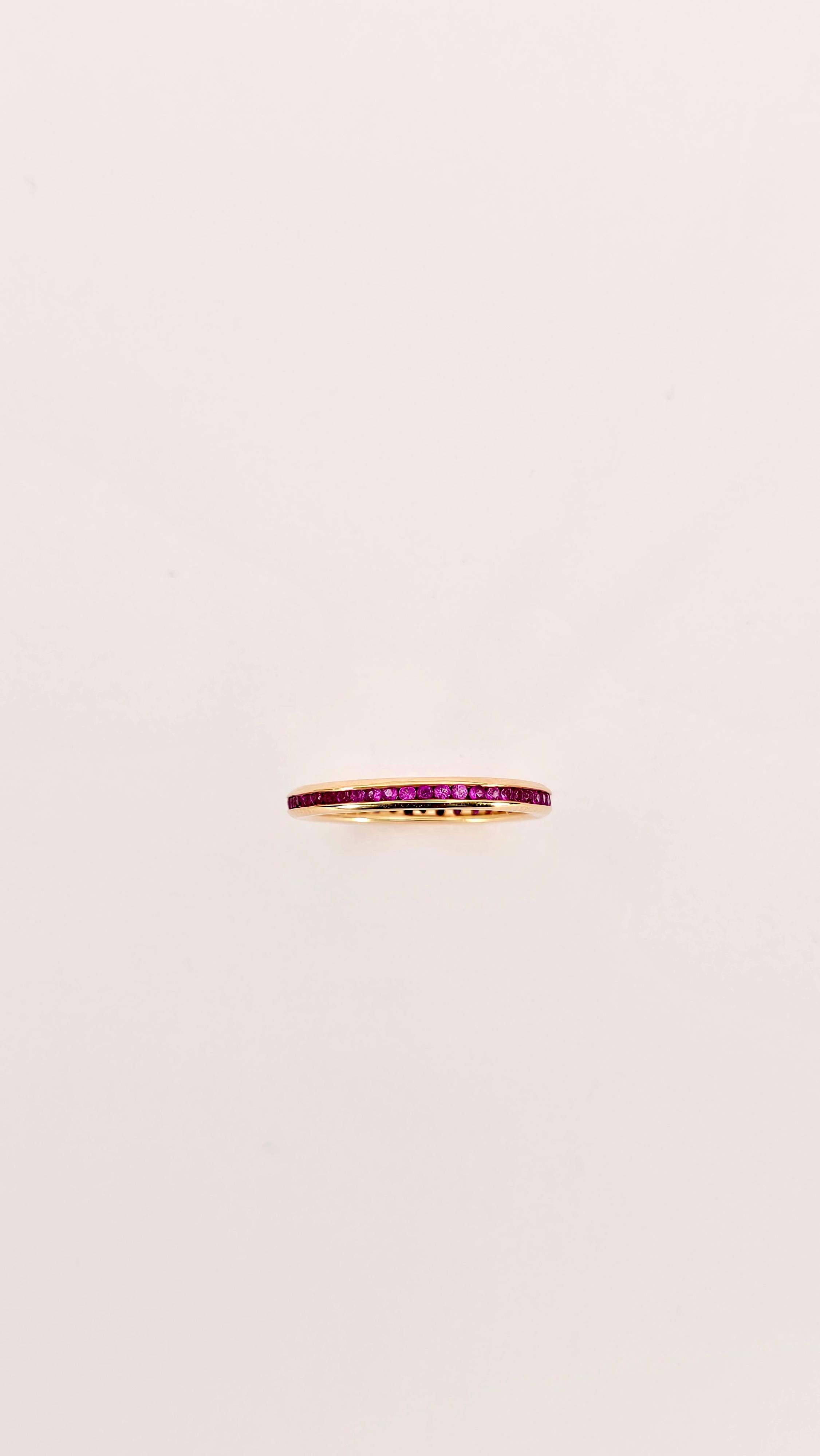 Women's or Men's Fedina Eternelle in Oro Rosa e Zaffiri Rosa For Sale