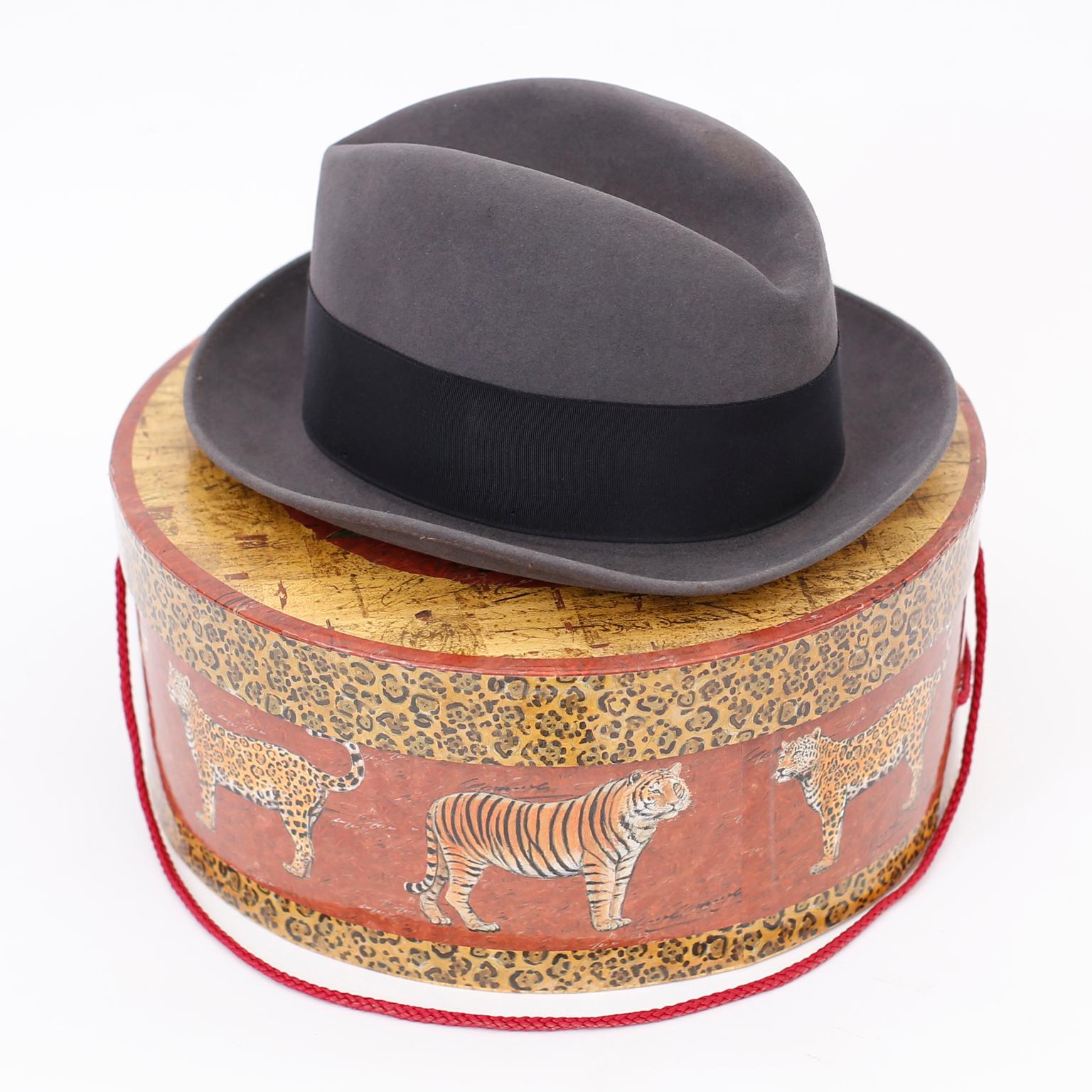 1950's men's grey fedora from Henry the Hatter since 1893 complete with a feather and a hat box decorated with big cats and jungle print. 

Hat size: 7.5.