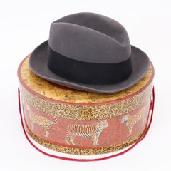 Boîte à chapeaux et fedora