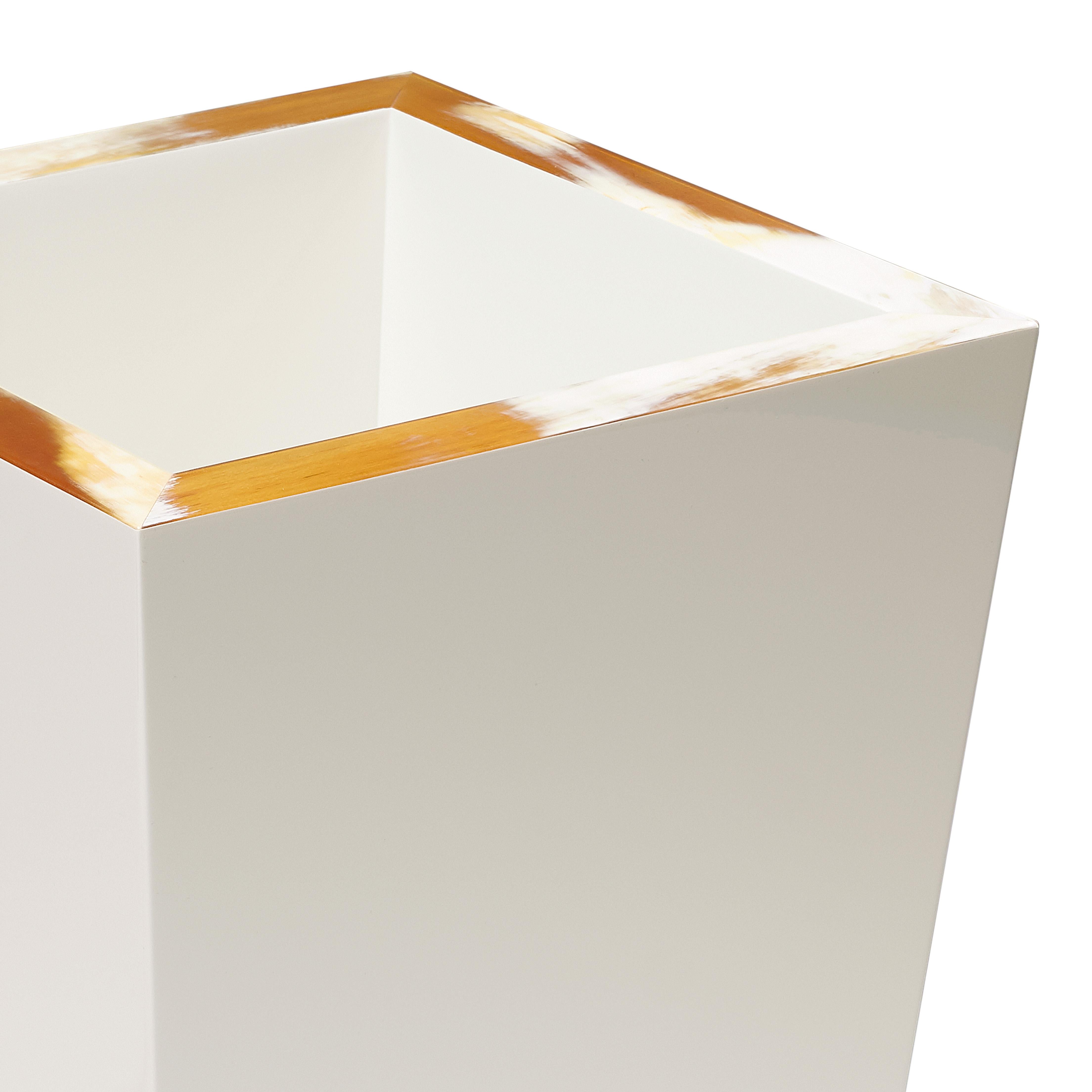 Fedro Waste Paper Basket in Corno Italiano and Ivory Lacquered Wood, Mod. 1781 In New Condition For Sale In Recanati, Macerata