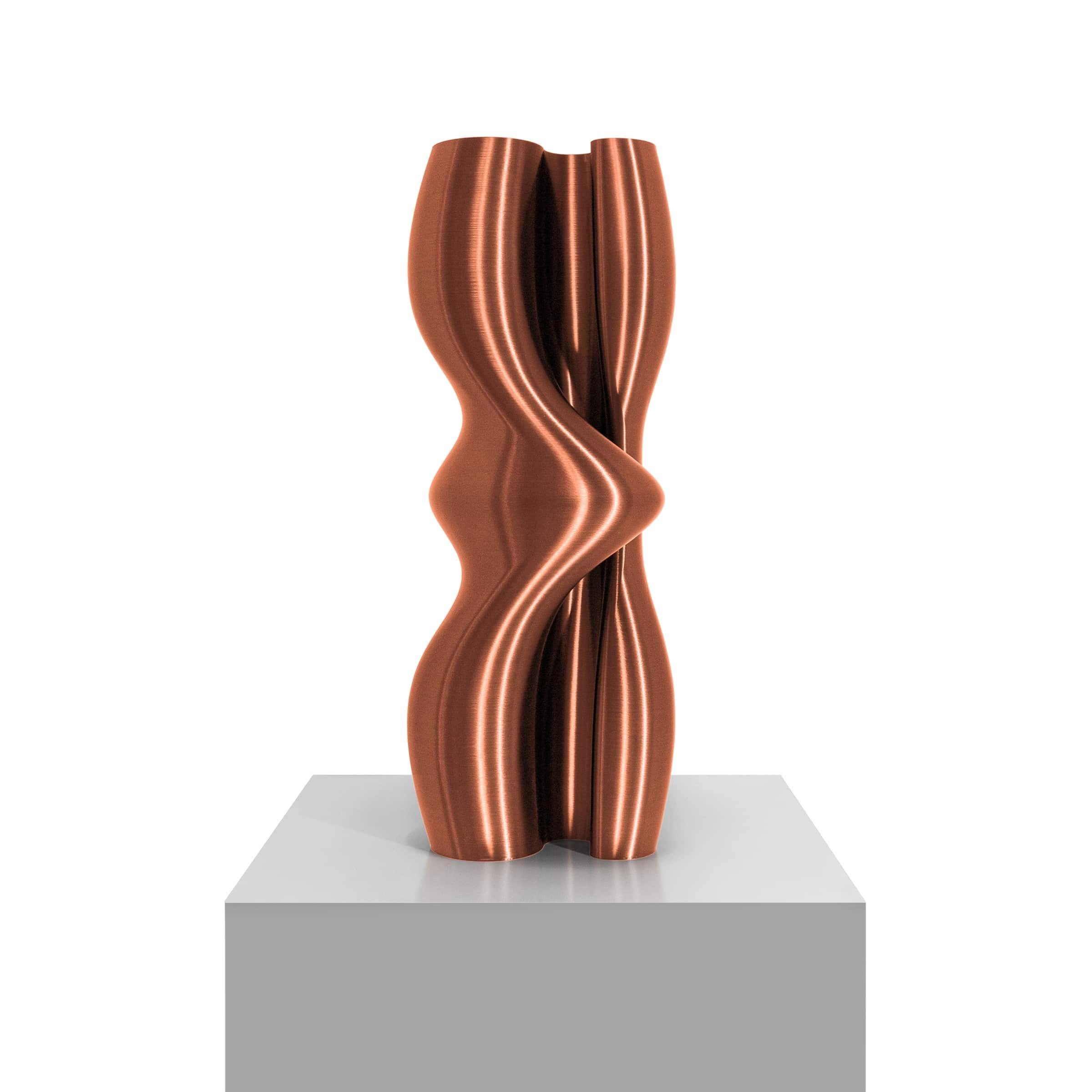 Vase-sculpture by DygoDesign
Defined by a luminous and vivacious metallic shade, this stunning sculpture is part of the Dygo Selection Collection. Boasting an organic, contemporary character, it features sinuous, enveloping shapes inspired by the