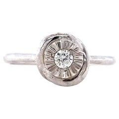 Fei Liu Verlobungsring aus 9 Karat Weißgold mit 0,103 Karat Diamant-Halo mit Halo - Größe O