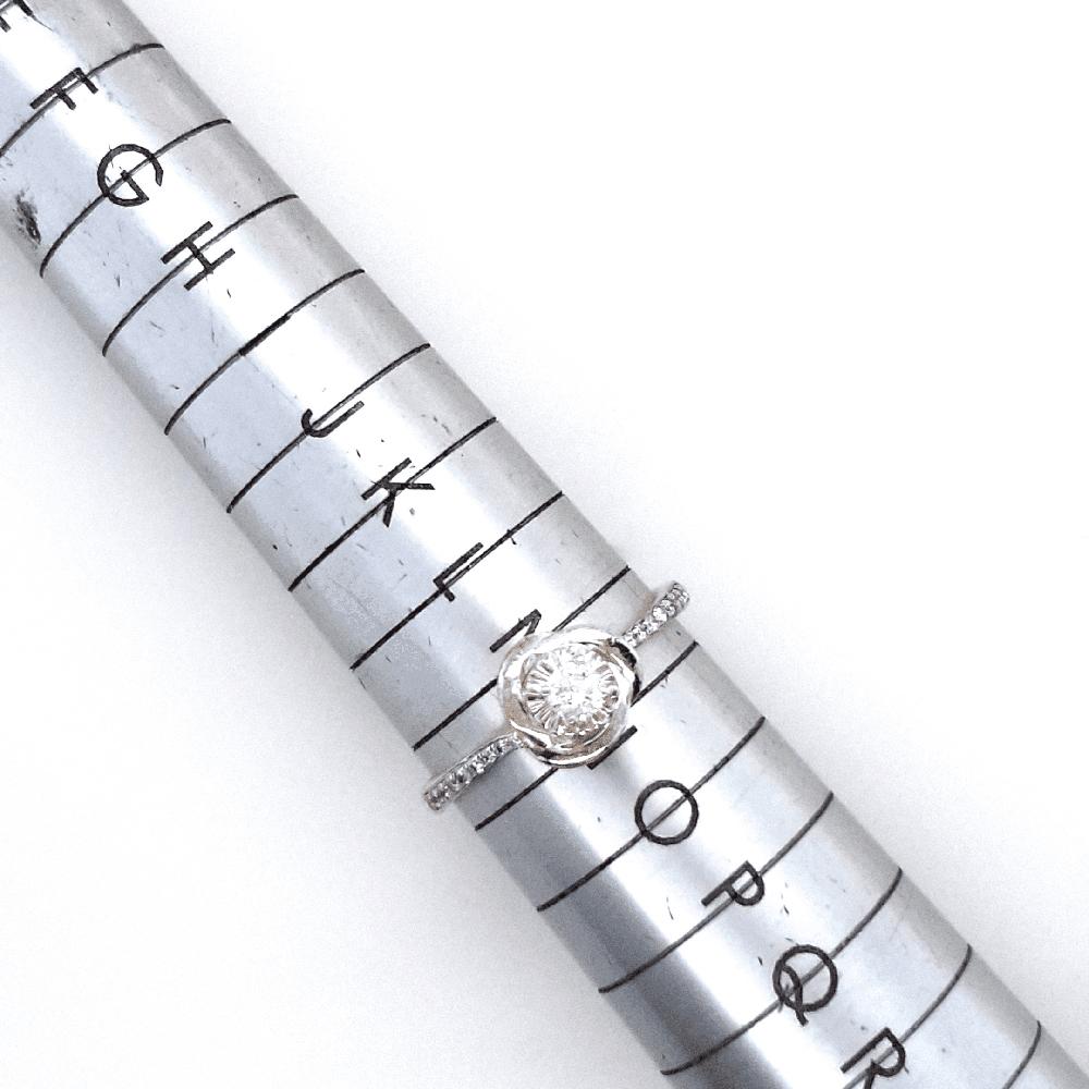 Brilliant Cut Fei Liu 0.112ct Diamond 9 White Yellow Gold Engagement Ring - Size M1/2