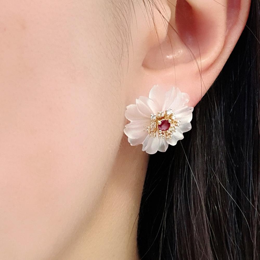Fei Liu 0,37ct Rubin, Diamant und Bergkristall 14K Gold Blumenohrringe (Gemischter Schliff)