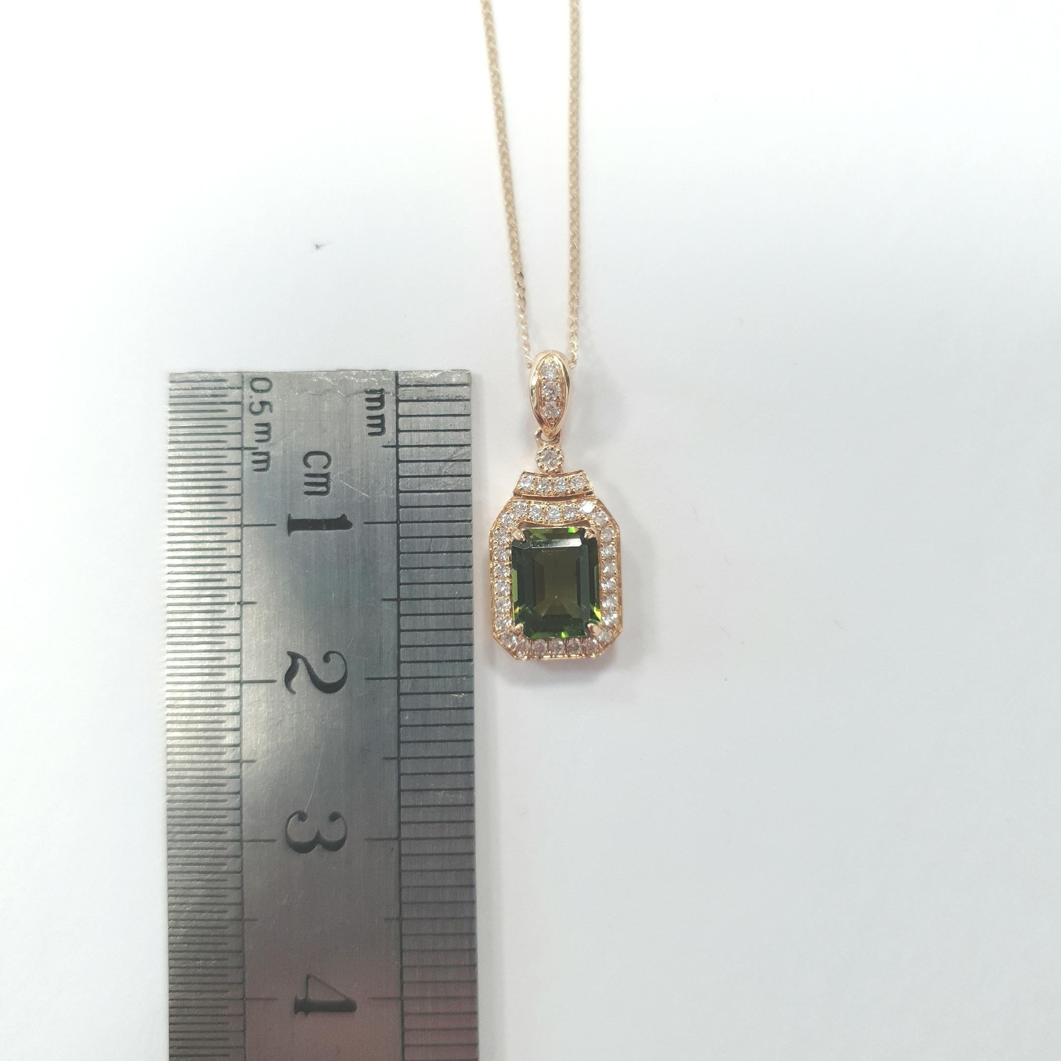 Contemporary Fei Liu 1.06ct Green Tourmaline and Diamond 18 Karat Yellow Gold Pendant Necklac For Sale