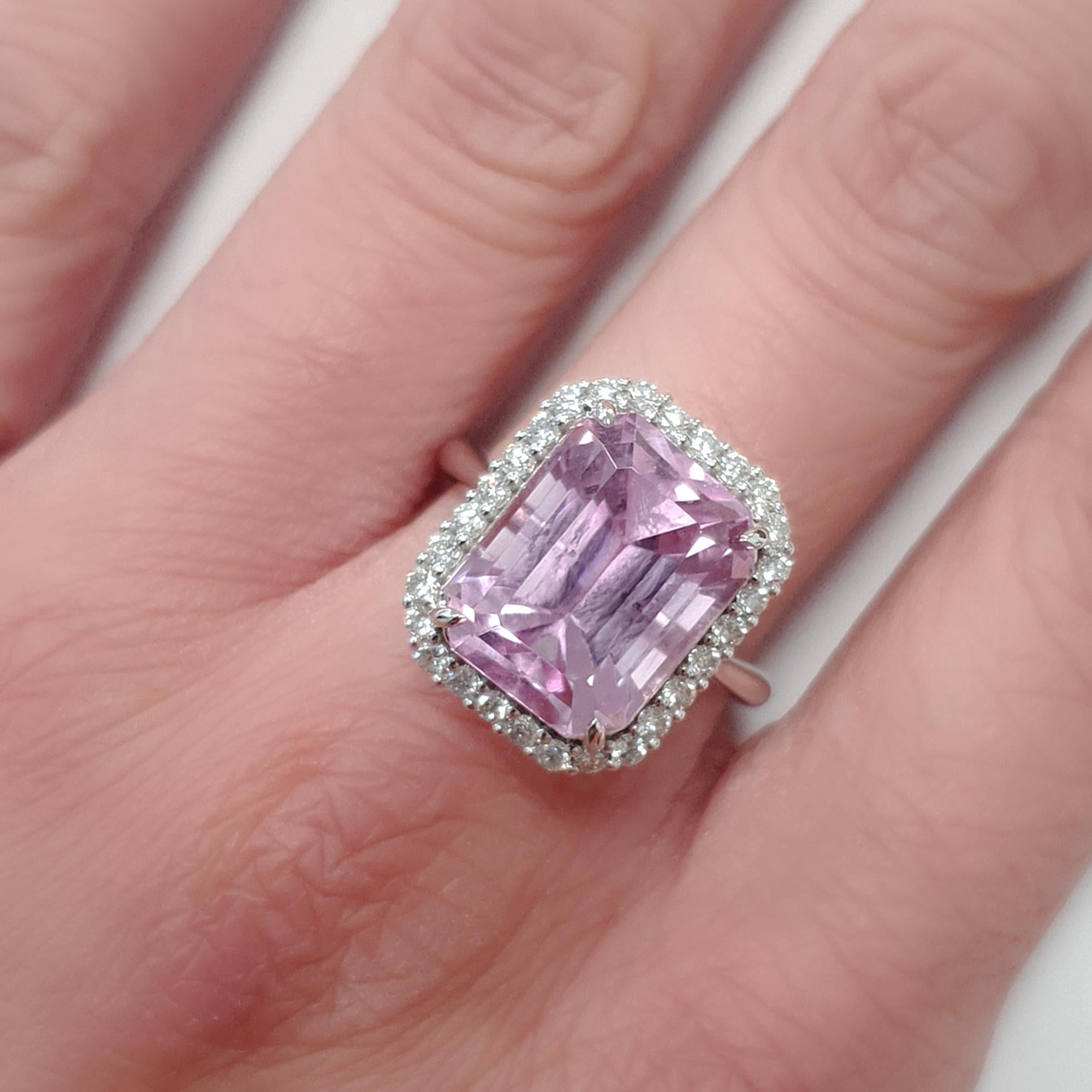 Fei Liu Anillo de platino con kunzita y diamantes de 10.75 ct Corte octogonal en venta