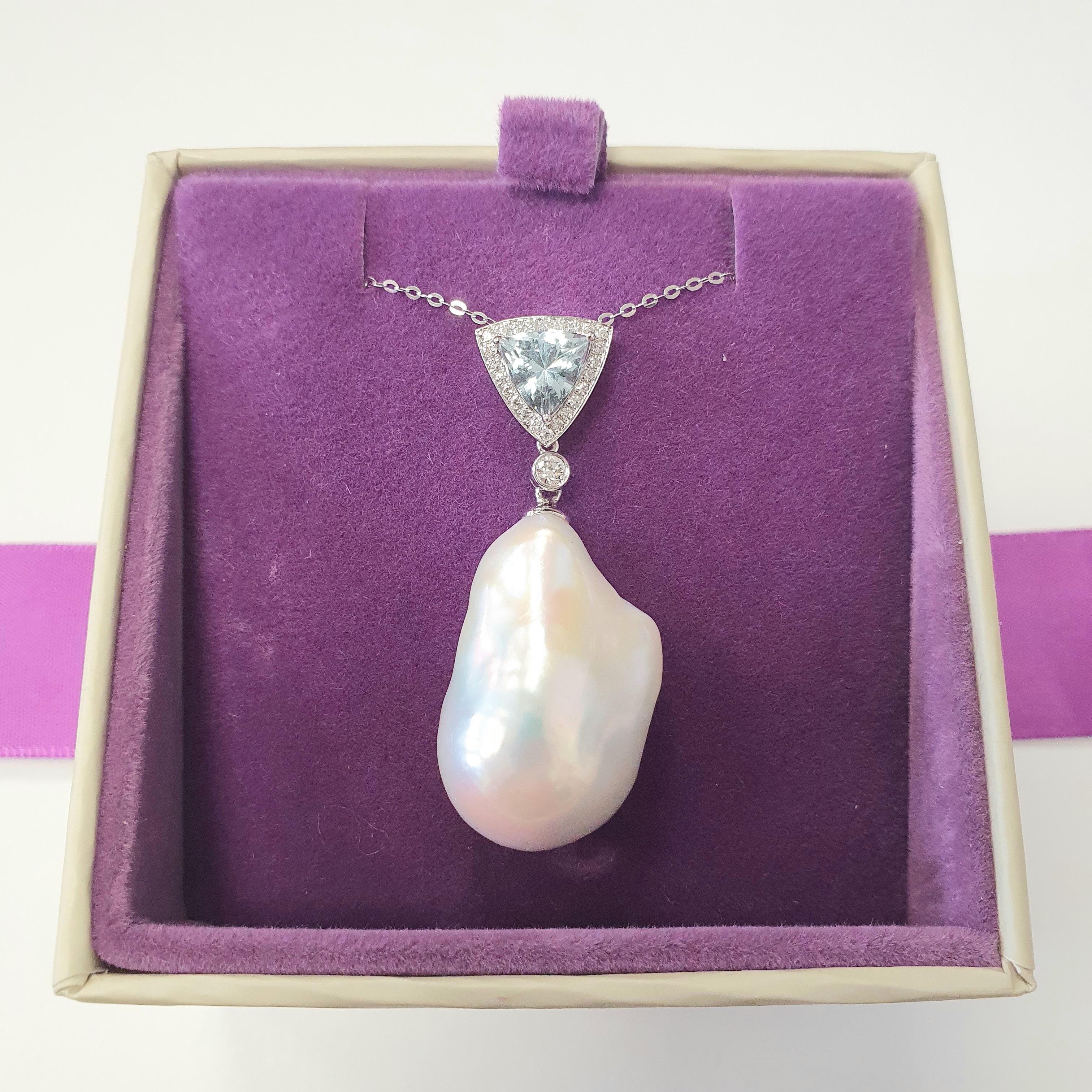 Donna Collana con ciondolo in oro 18ct di Fei Liu con acquamarina, diamanti e perle barocche da 1,17ct in vendita