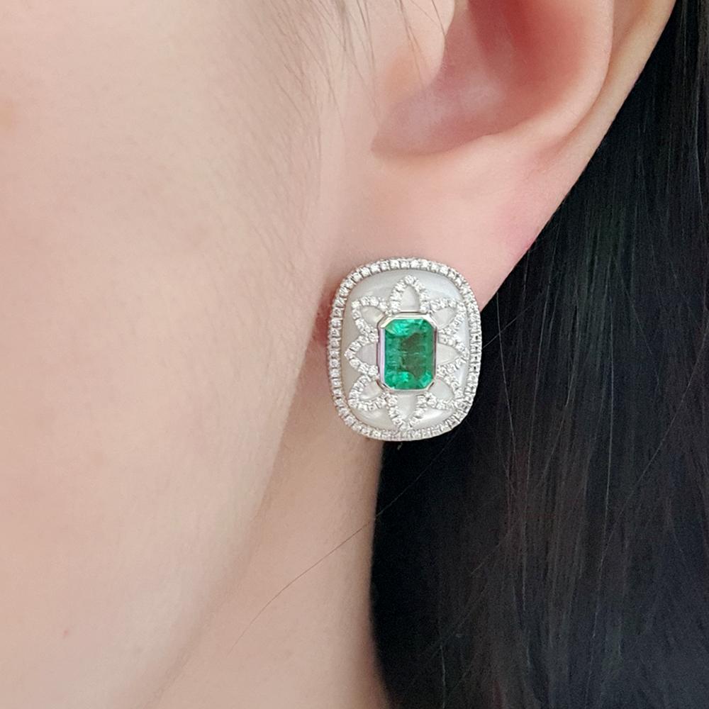 Fei Liu - Orecchini asimmetrici in platino con smeraldo, MOP e diamante da 1,44 ct. In condizioni Nuovo in vendita a Birmingham, GB