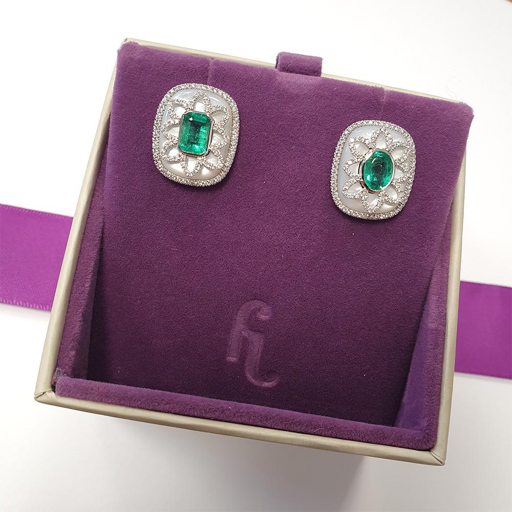 Donna Fei Liu - Orecchini asimmetrici in platino con smeraldo, MOP e diamante da 1,44 ct. in vendita