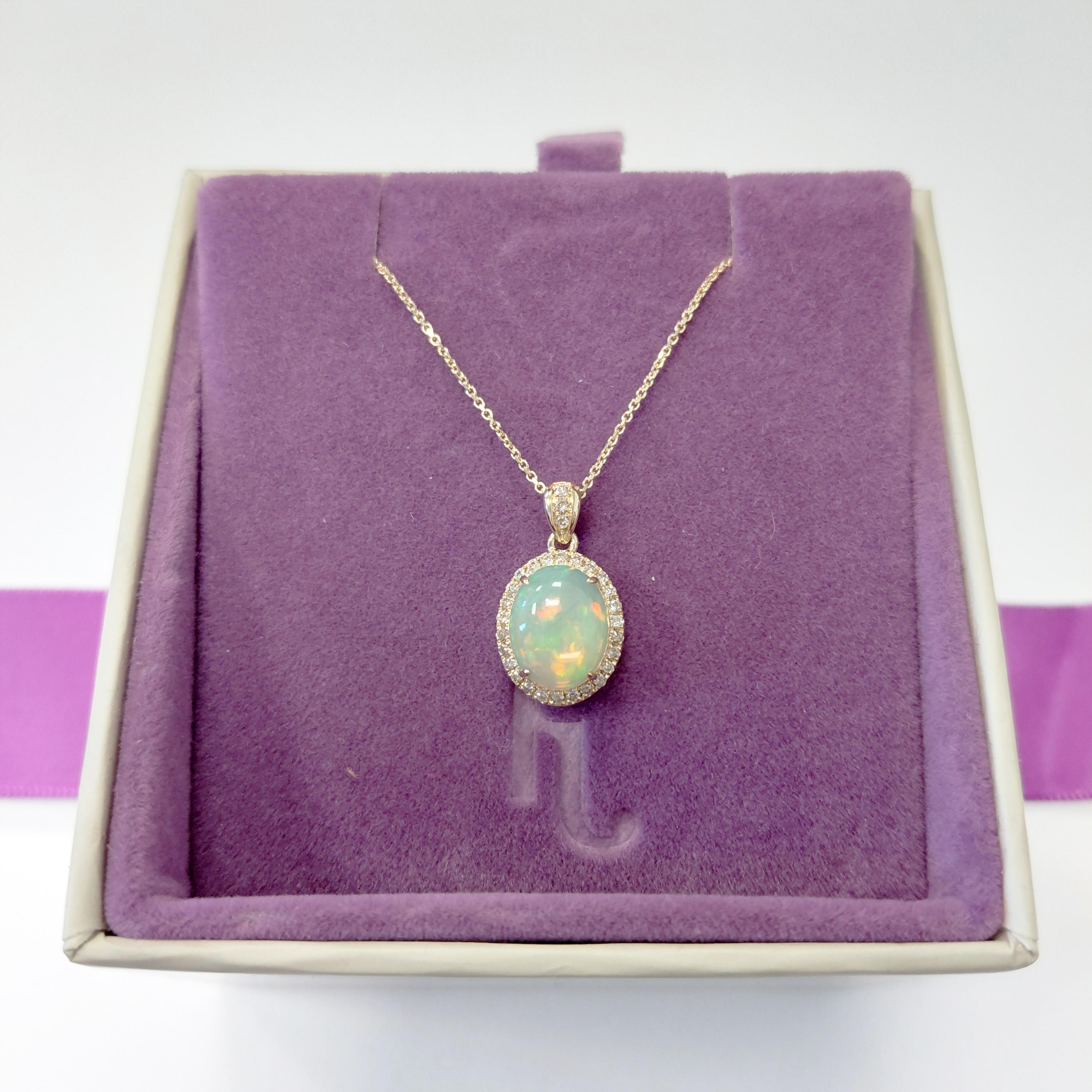 Collier pendentif en or jaune 14 carats avec opale ovale et diamant de 1,686ct Fei Liu en vente 1