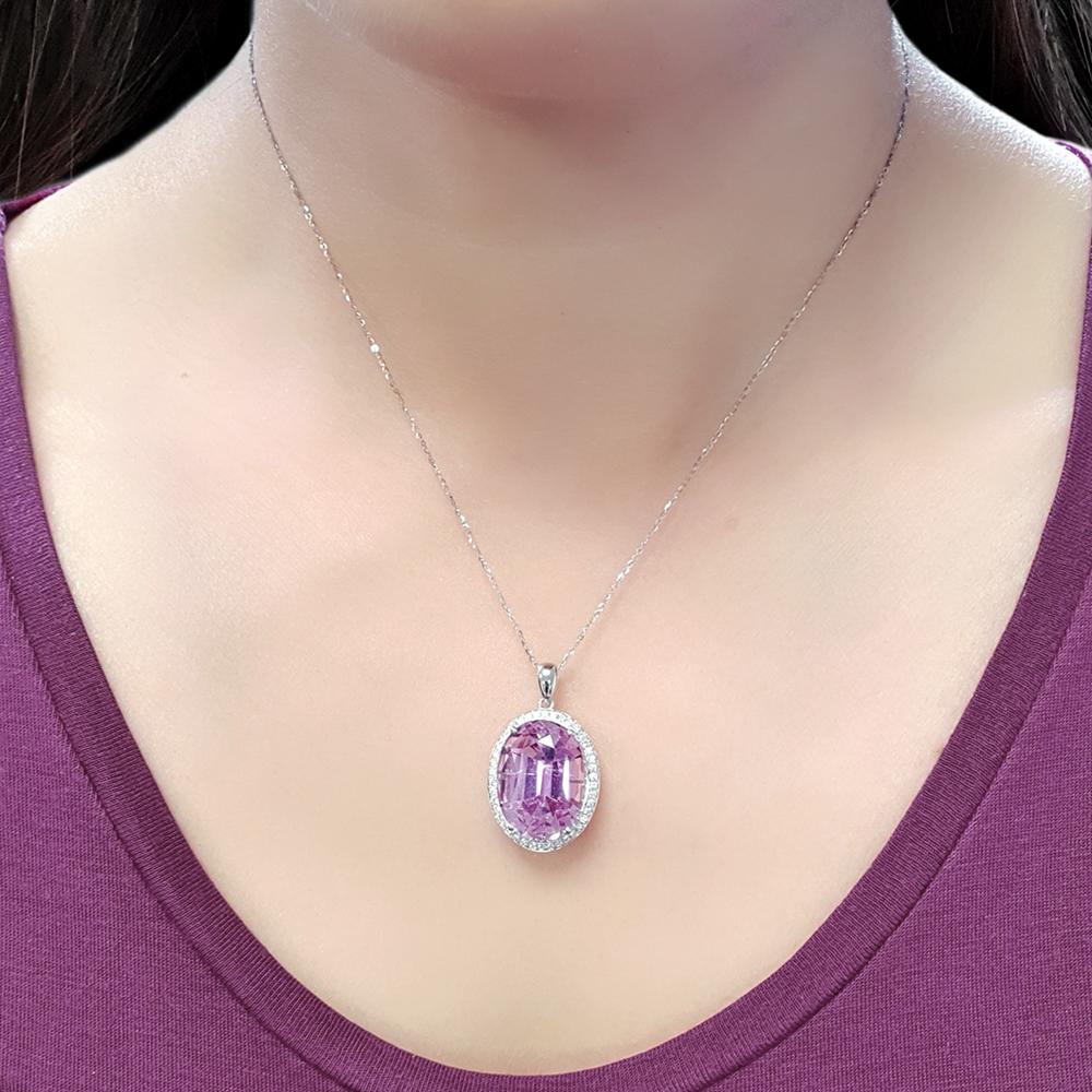 Contemporary Fei Liu 17.60ct Kunzite and Diamond Halo 18ct White Gold Pendant Necklace For Sale
