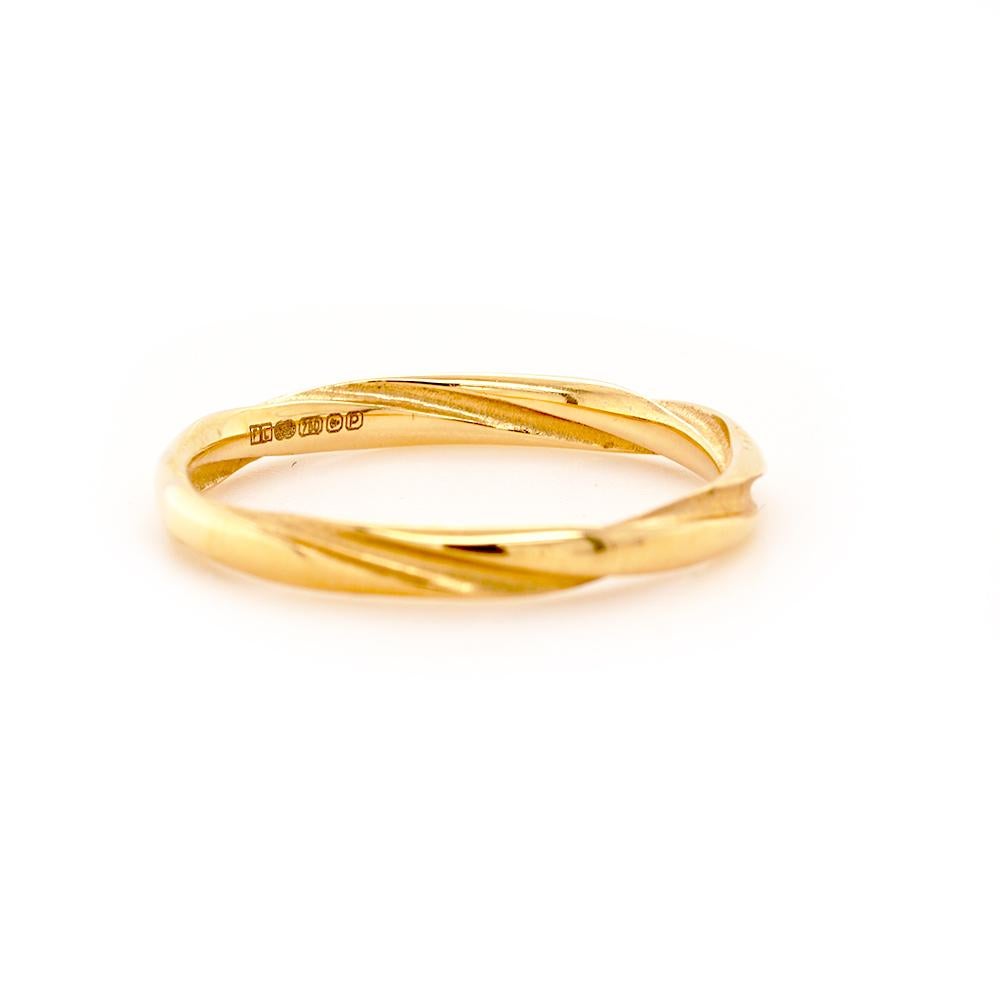 The Aurora wedding band is a true testament to the mesmerising beauty of the celestial phenomenon known as the aurora borealis. A delicate twist of 18ct yellow gold gracefully twirls around the finger. Like ribbons of celestial energy, they