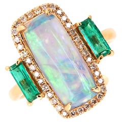 Bague trilogie en or 14 carats Fei Liu 2,27ct Opale, diamant et émeraude