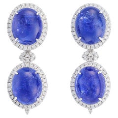 Orecchini a goccia in oro 18 ct con tanzanite cabochon e diamanti di Fei Liu 25ct