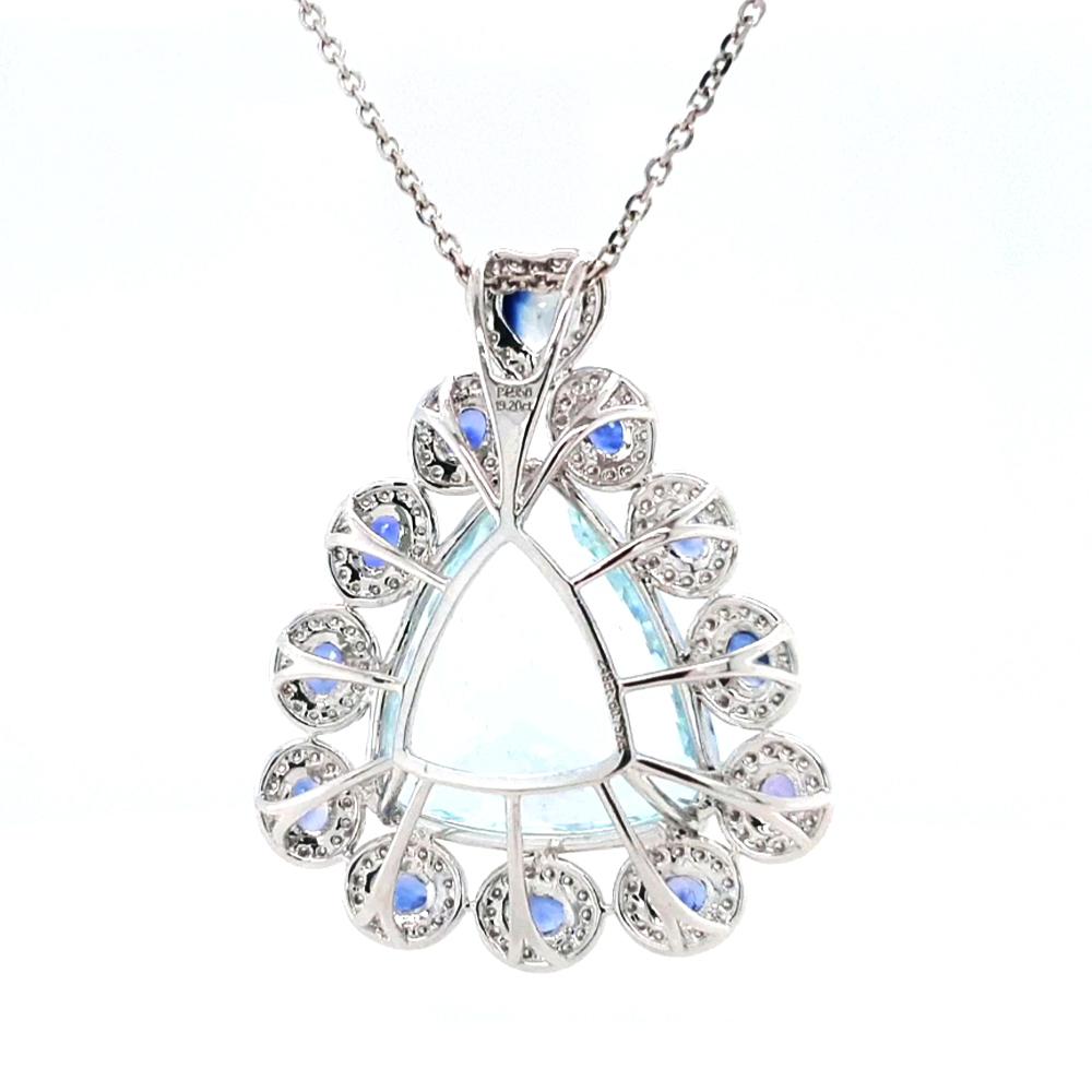 Colgante de platino con aguamarina, zafiro y diamantes de 27,34 ct Fei Liu Corte trillion