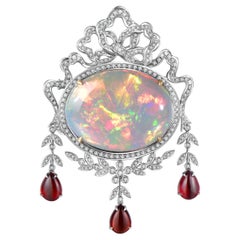 Fei Liu, broche pendentif en or blanc 18 carats avec opale, diamants et grenats de 35,95 carats