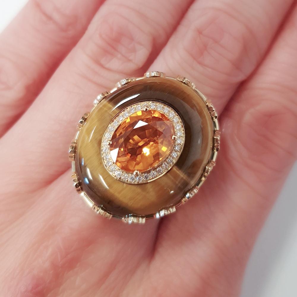 Fei Liu Bague cocktail en or jaune 18 carats, citrine 4,36 carats, œil de tigre et diamants en vente 2