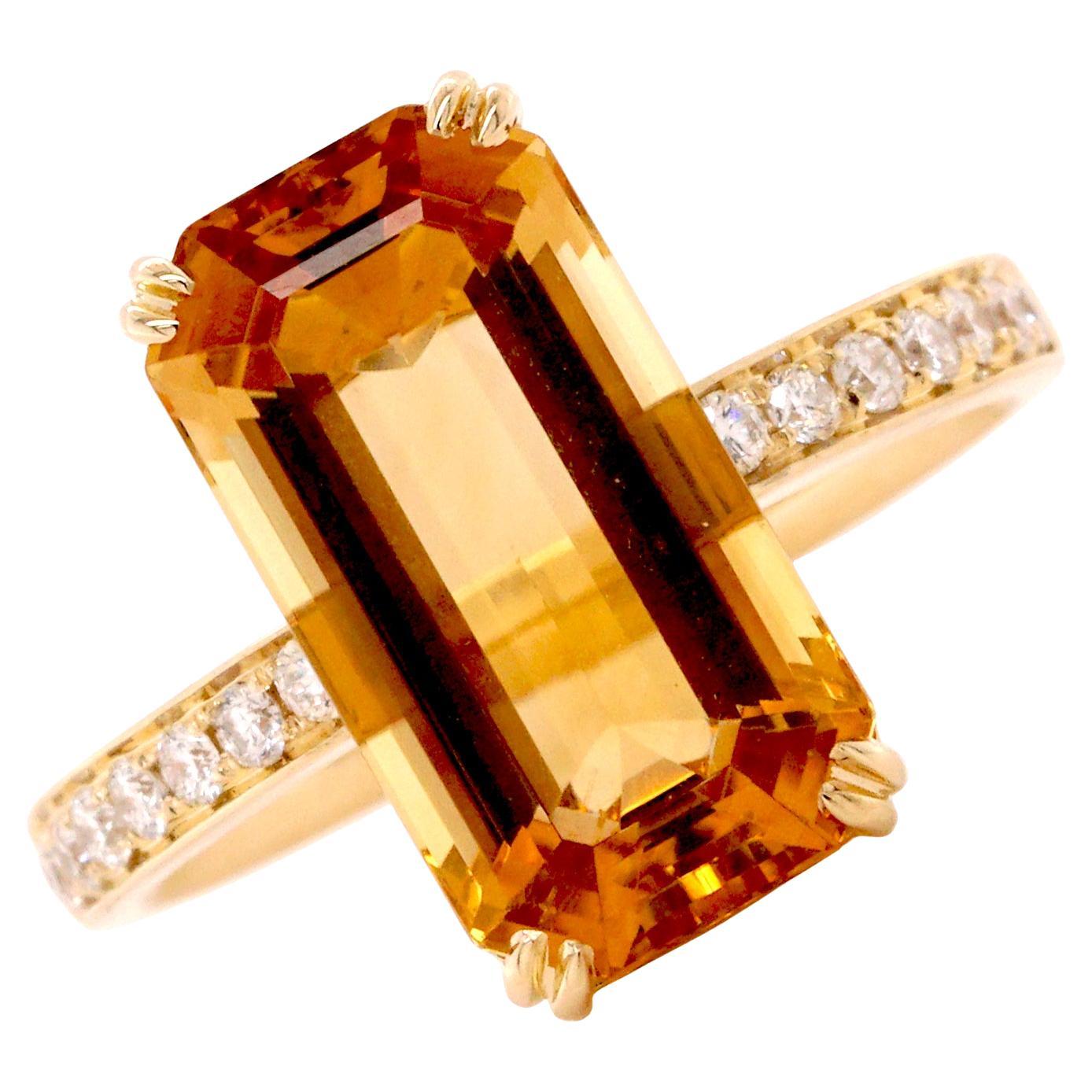 Fei Liu 5.10ct Emerald-Cut Citrine and Diamond 9ct Gold Ring For Sale