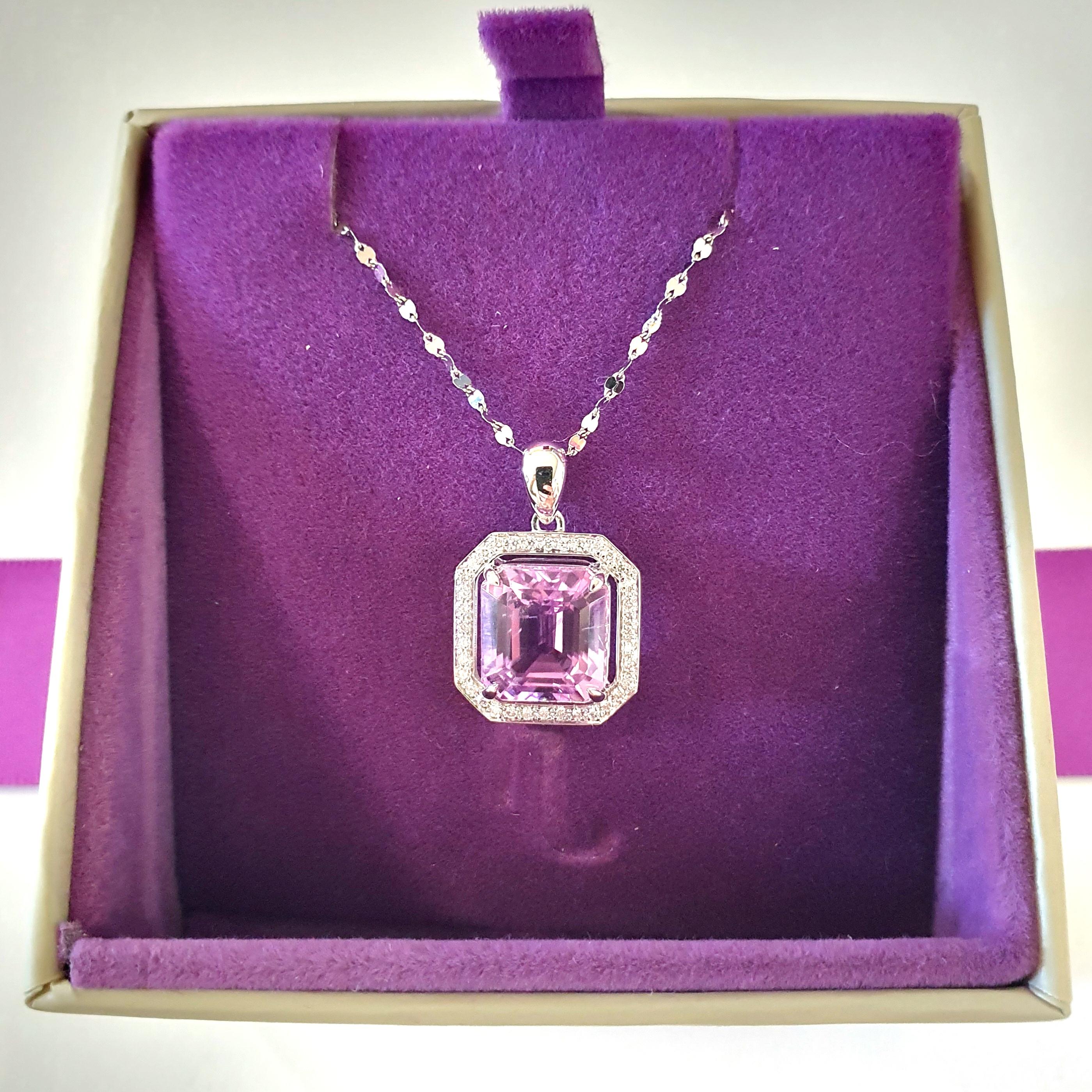 Fei Liu - Collana con ciondolo in platino con diamante Kunzite e aureola da 5,94 carati In condizioni Nuovo in vendita a Birmingham, GB