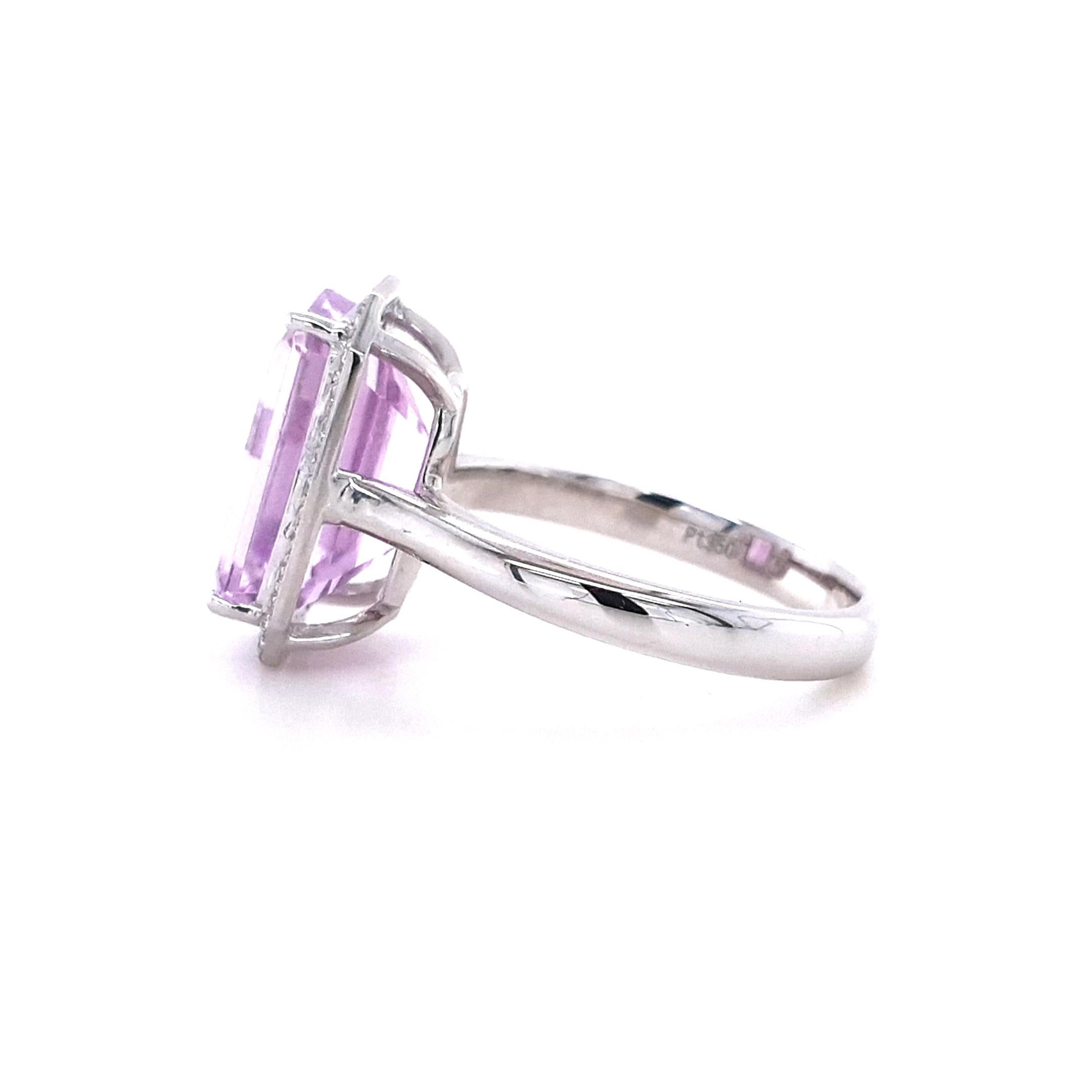 Fei Liu 6.10ct Kunzite and Diamond Halo Platinum Solitaire Ring In New Condition For Sale In Birmingham, GB