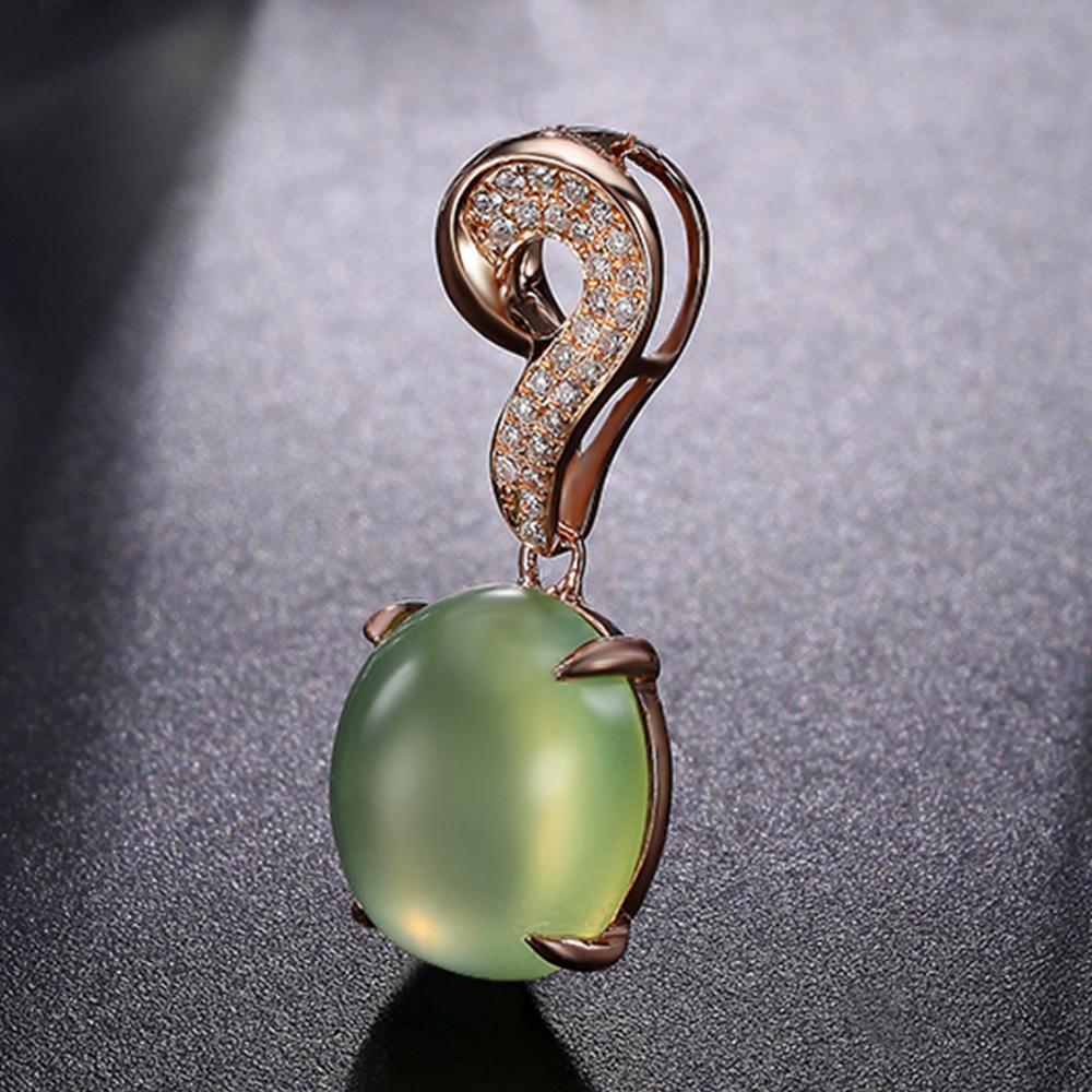 Contemporain Fei Liu - Pendentif en or rose 18 carats orné d'une préhnite de 6,127 carats et de diamants en vente