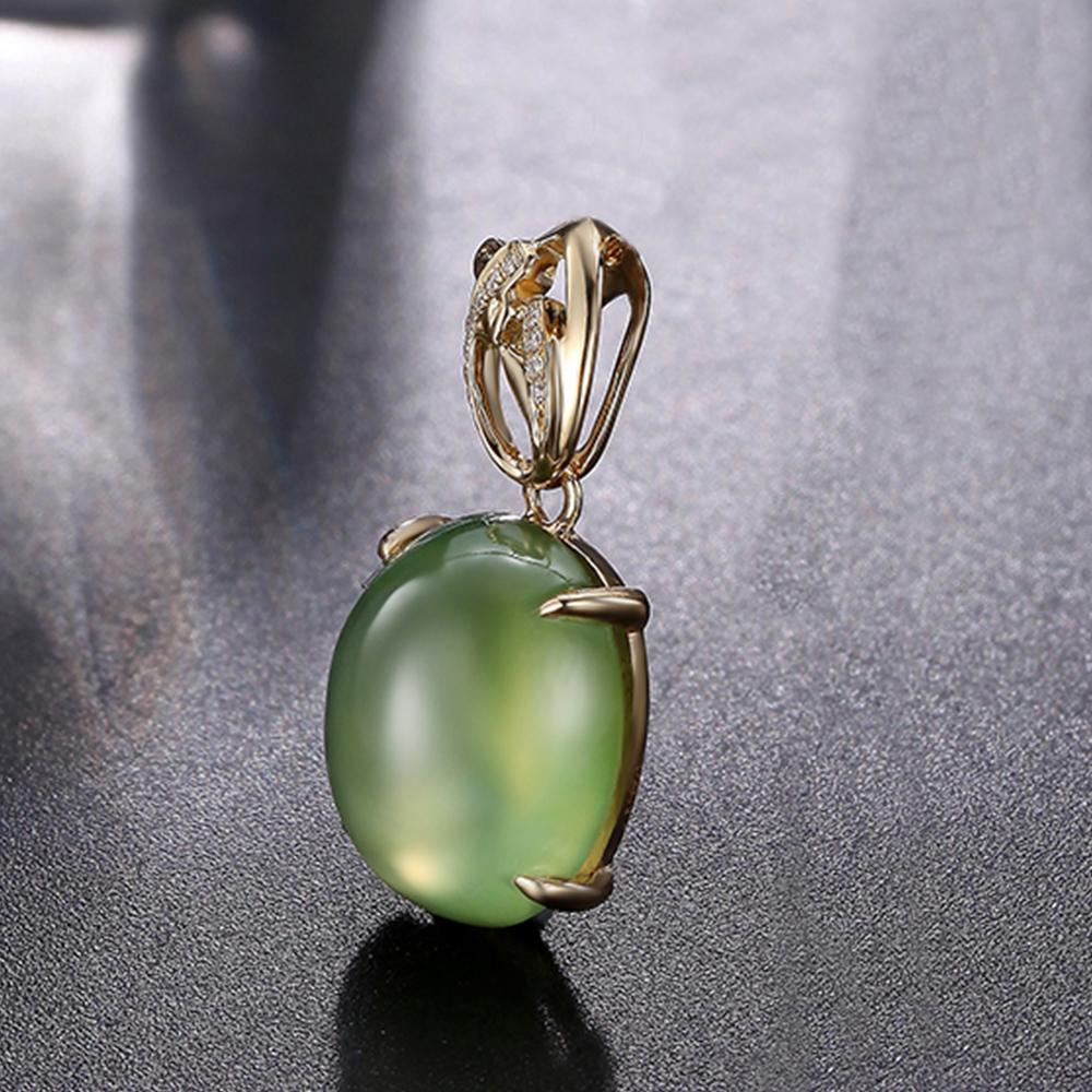 Contemporain Pendentif en or jaune 18 carats Fei Liu 8.308ct Prehnite et Diamond Bail en vente