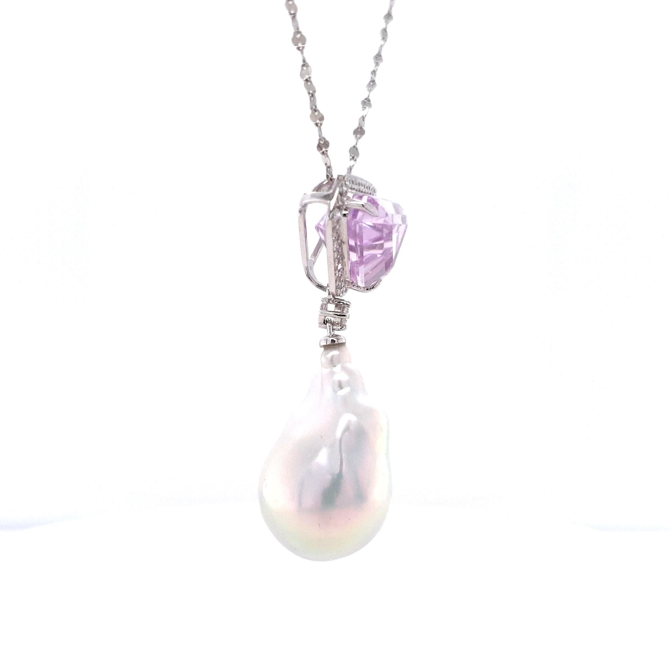 Taille écusson Collier en platine à pendentifs en kunzite, diamants et perles baroques de 8,823ct Fei Liu en vente