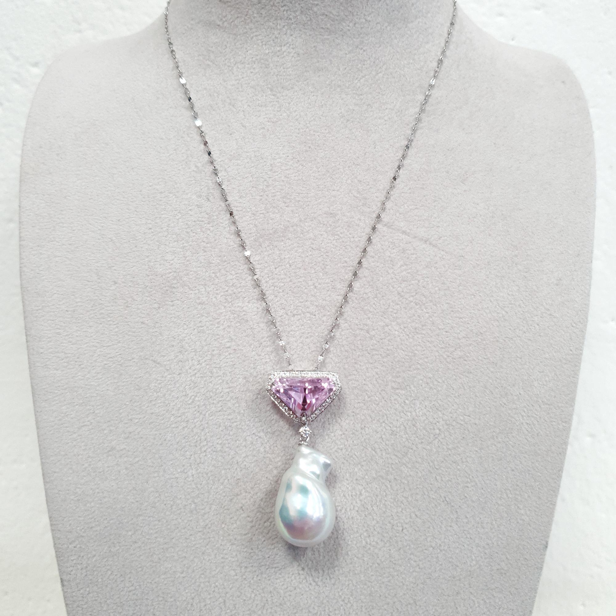 Collier en platine à pendentifs en kunzite, diamants et perles baroques de 8,823ct Fei Liu Neuf - En vente à Birmingham, GB