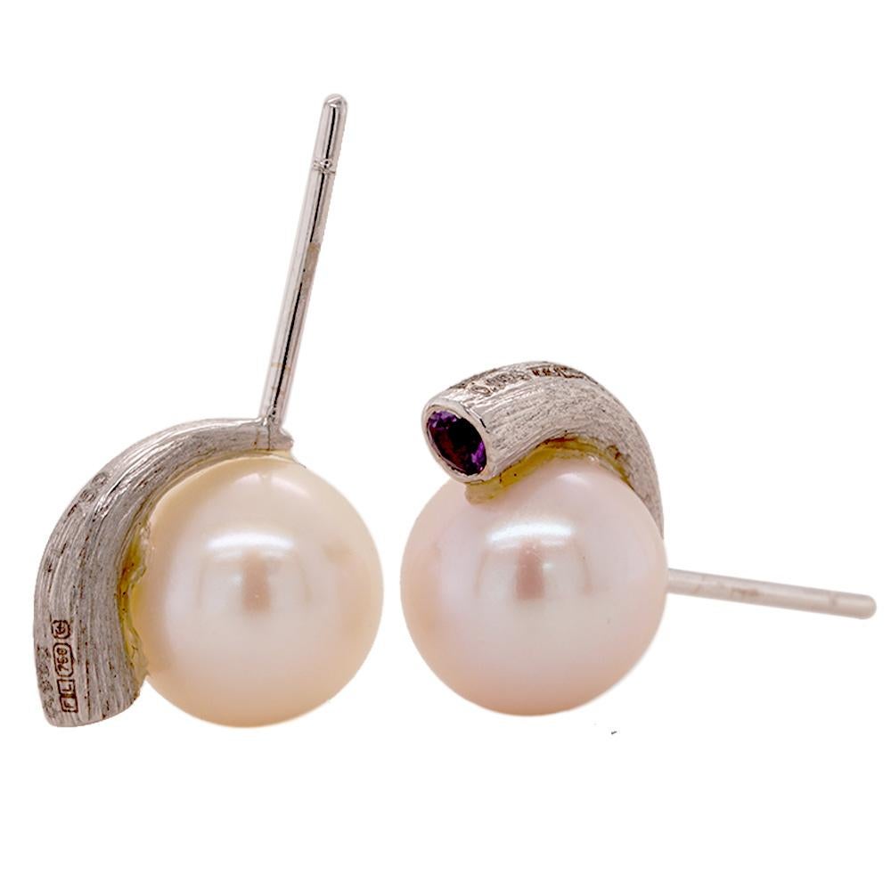 Round Cut Fei Liu Amethyst and Pearl 18 Karat Gold Textured Stud Earrings For Sale