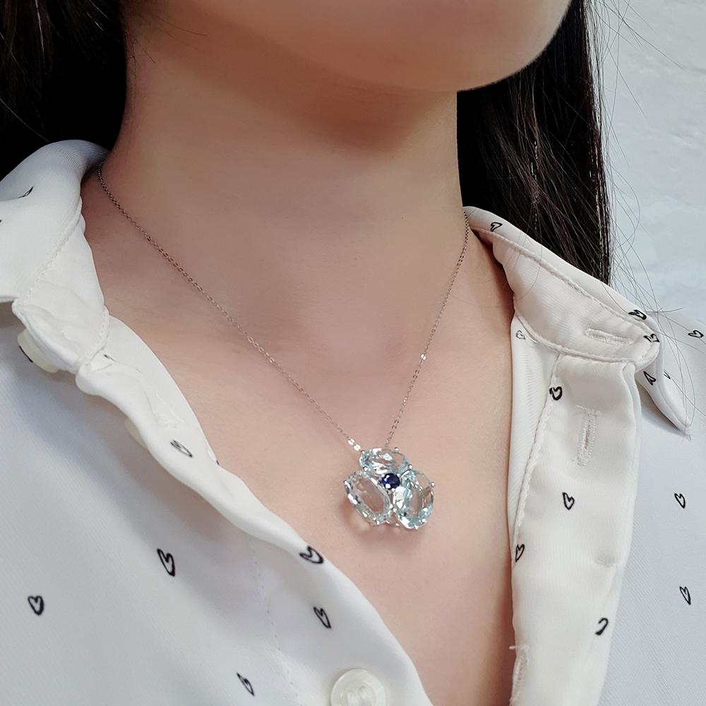 Oval Cut Fei Liu Aquamarine and Sapphire 18 Karat Gold Pendant Necklace For Sale