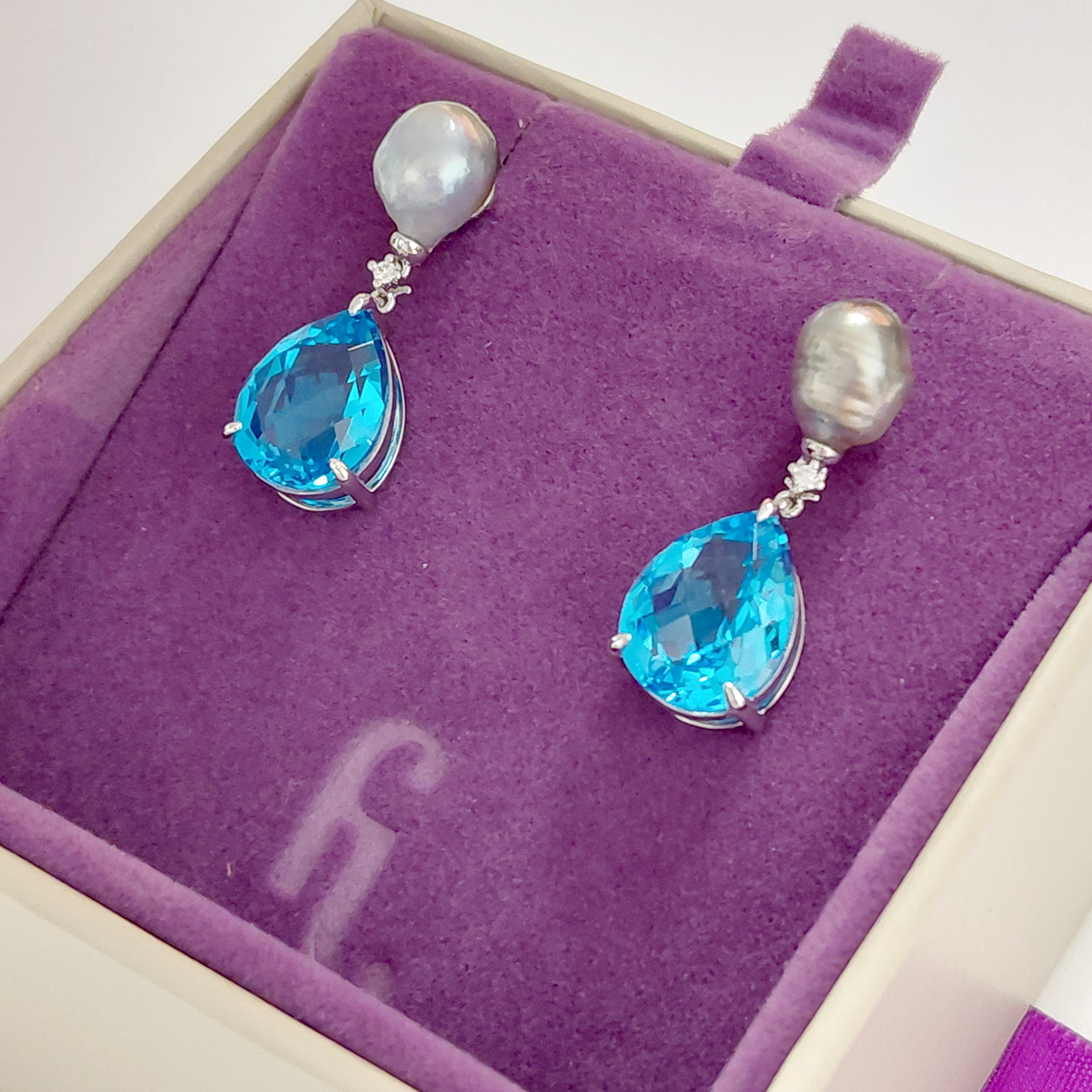 Donna Orecchini a goccia asimmetrici in platino con perle e topazio di Fei Liu in vendita