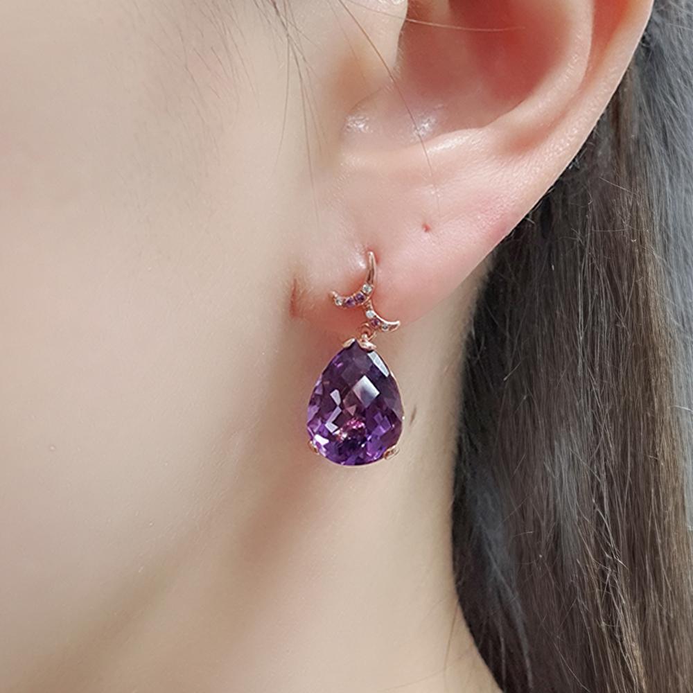 Fei Liu Asymmetrische Tropfenohrringe aus 18 Karat Roségold mit Amethyst im Birnenschliff und Diamanten (Tropfenschliff)