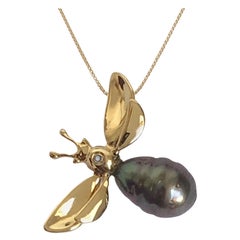 Fei Liu Bee Pearl Diamond 18 Karat Yellow Gold Pendant Necklace