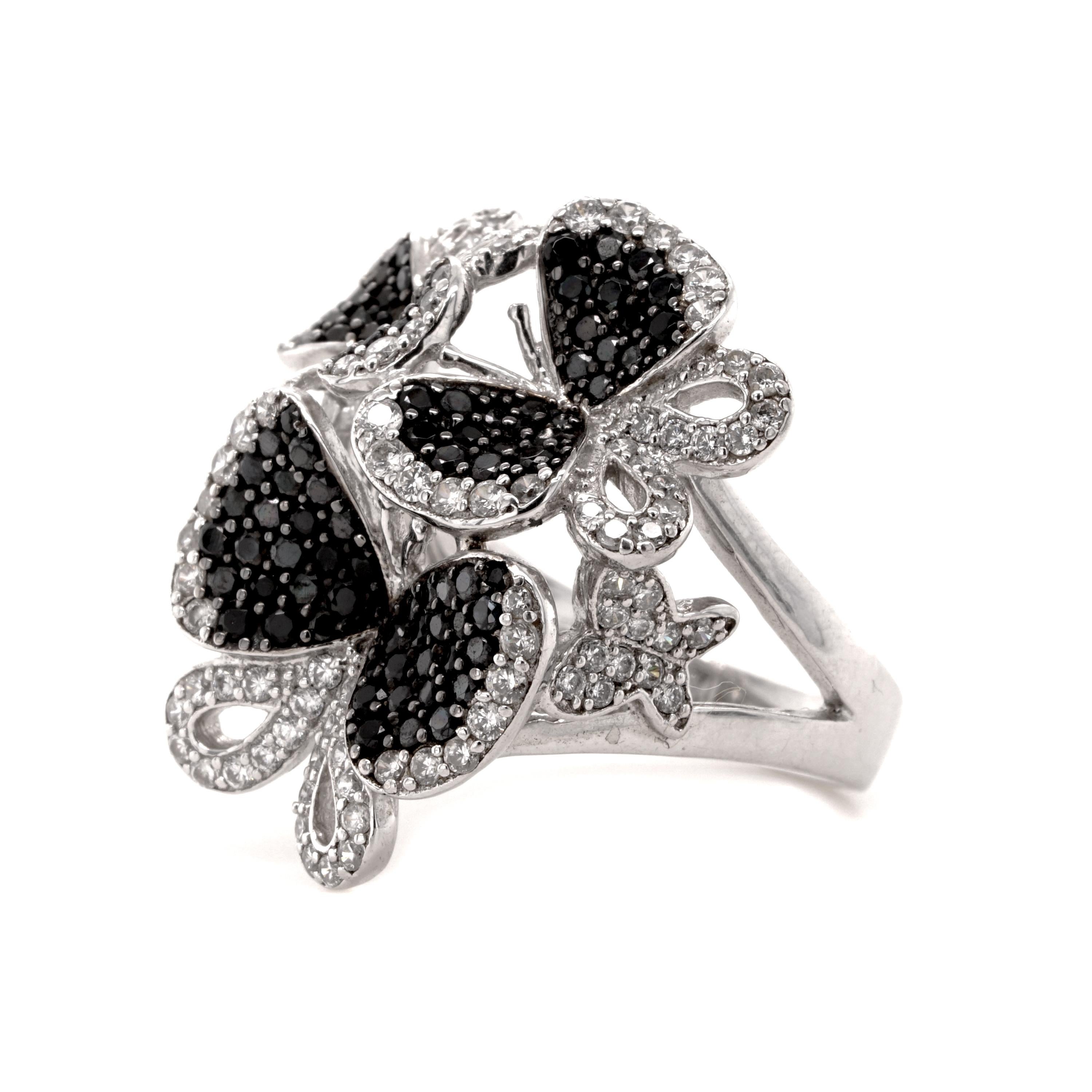 Contemporaneo Fei Liu Anello a grappolo con farfalla in argento 925 con zirconia cubica bianca e nera in vendita