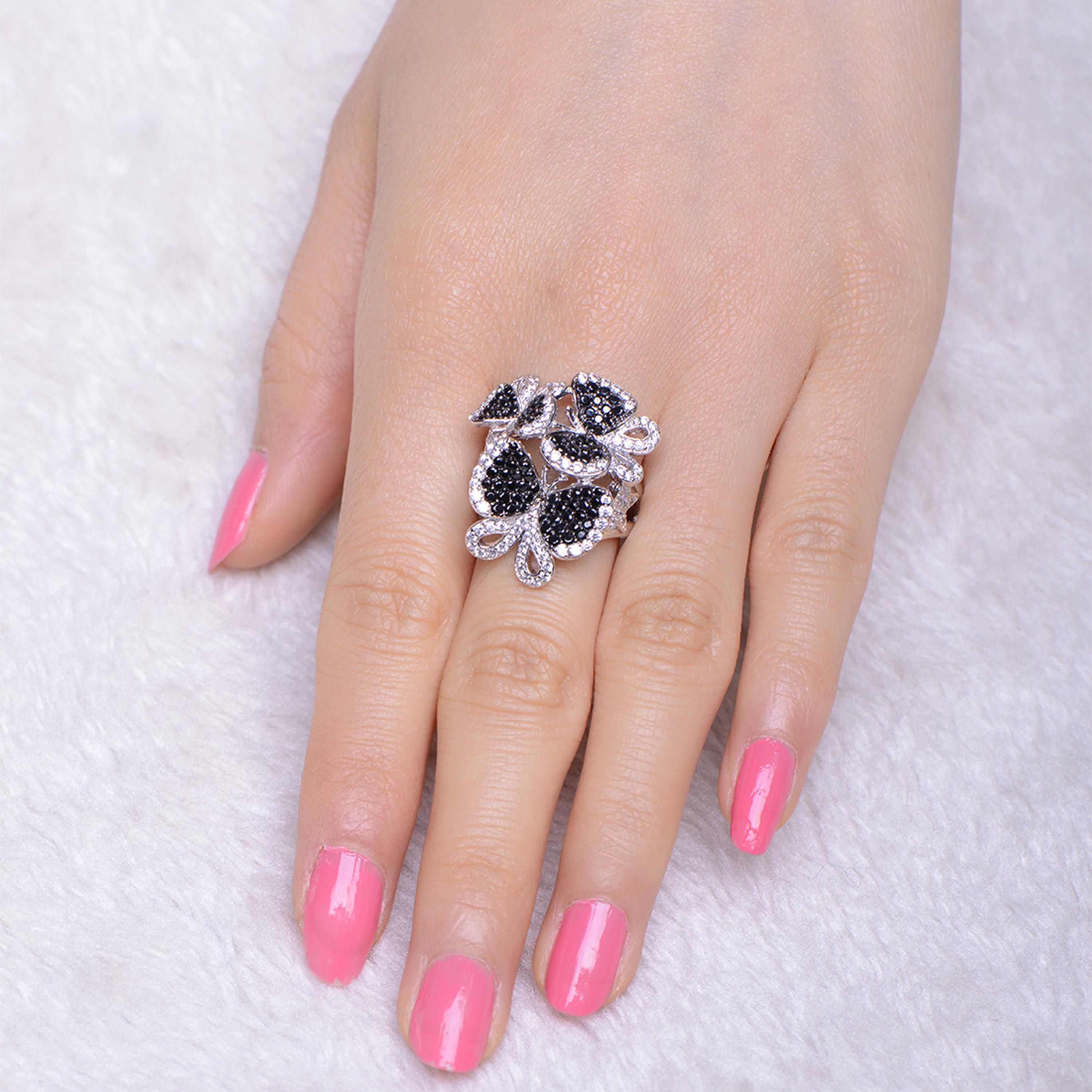 Taglio brillante Fei Liu Anello a grappolo con farfalla in argento 925 con zirconia cubica bianca e nera in vendita