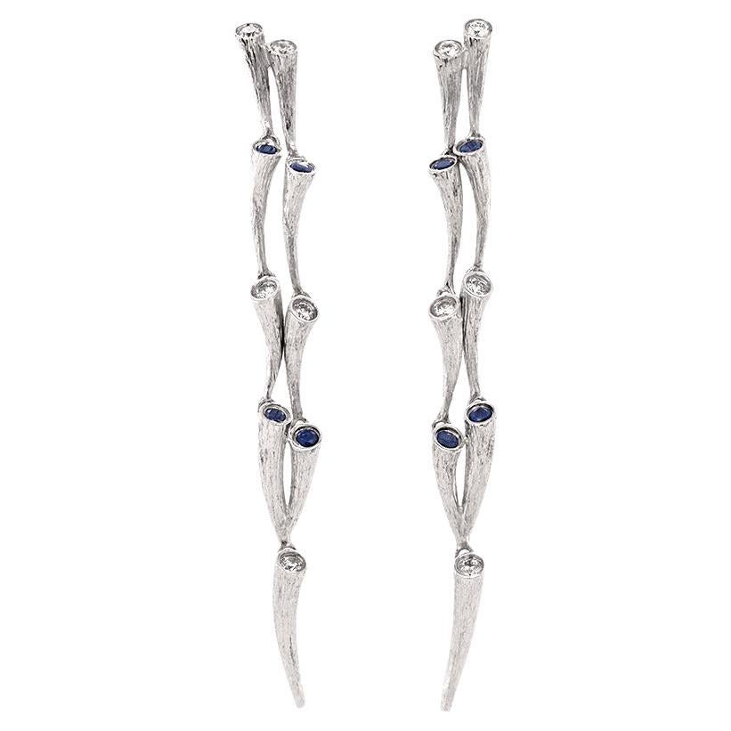 Boucles d'oreilles pendantes Fei Liu en or 18 carats texturé avec saphir bleu et diamants