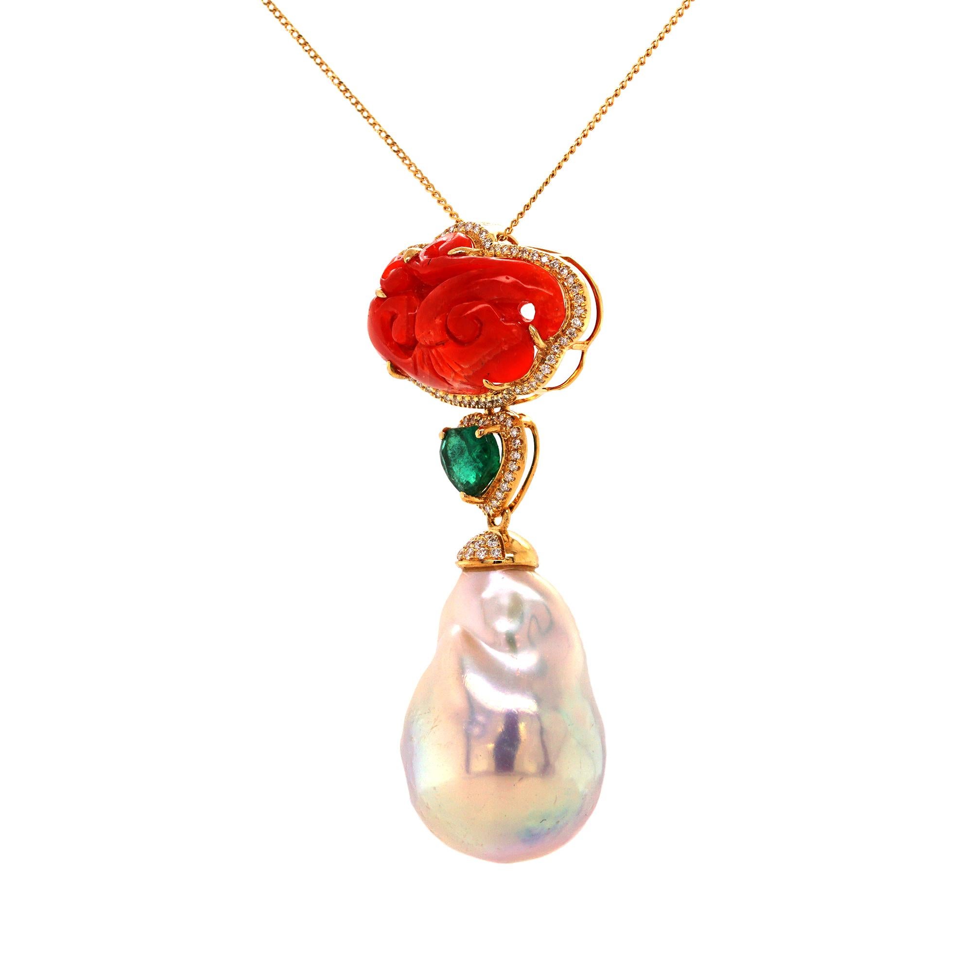 Fei Liu Geschnitzte Koralle, Smaragd, Dia und Barock Perle 18K Gold Anhänger Halskette (Zeitgenössisch) im Angebot