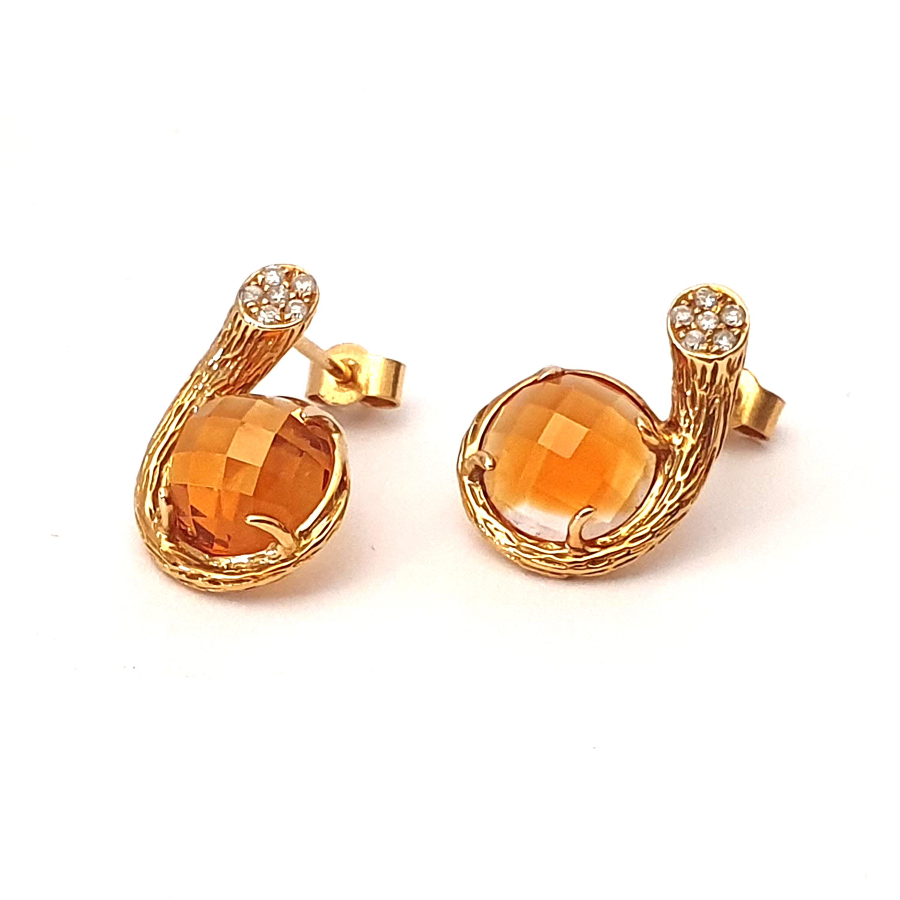 Description:
A luxuriously outwardly collection inspired by the vibrant coral reef. The Dawn collection by Fei Liu reimagines coral life through texture metals and vivid gemstones.

Dawn stud earrings with checkerboard cut citrine and sparkling