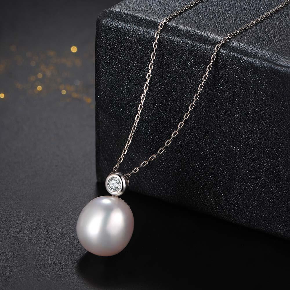 Contemporary Fei Liu Diamond and Pearl 18 Karat White Gold Pendant Necklace For Sale