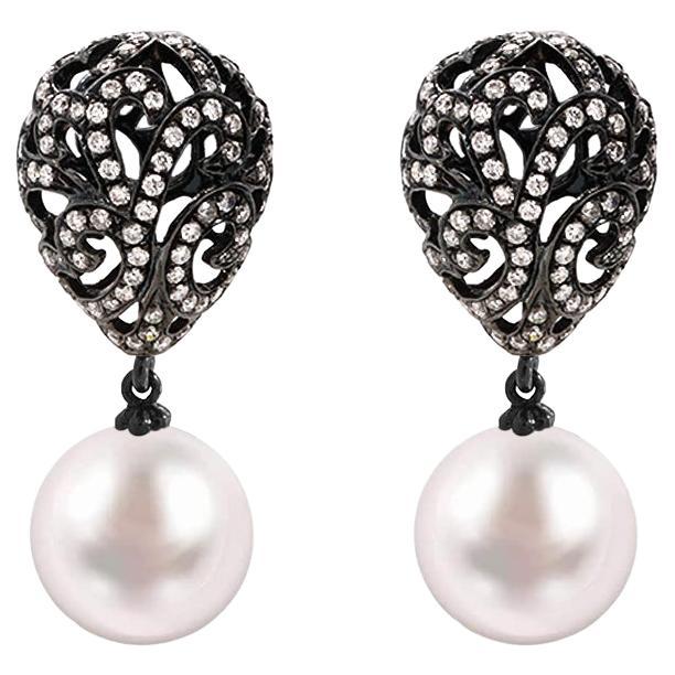 Fei Liu - Pendants d'oreilles en filigrane ajouré en or 18K avec diamants et perles en vente