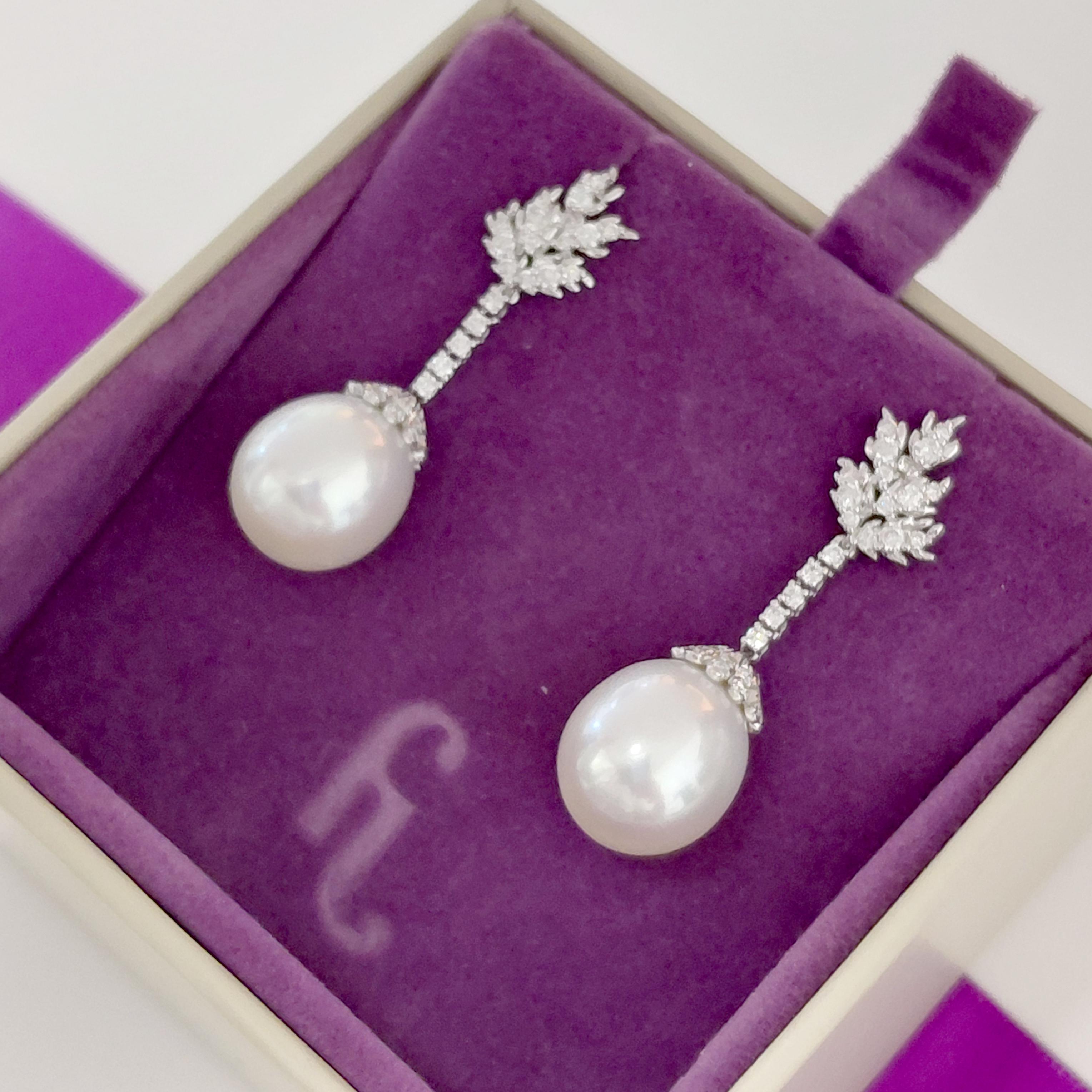 da uomo o donna Orecchini a goccia in platino con diamanti e perle di Fei Liu in vendita