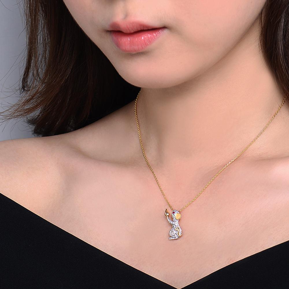 Collier à pendentif souris en or jaune 18 carats, diamants et rubis Fei Liu Neuf - En vente à Birmingham, GB