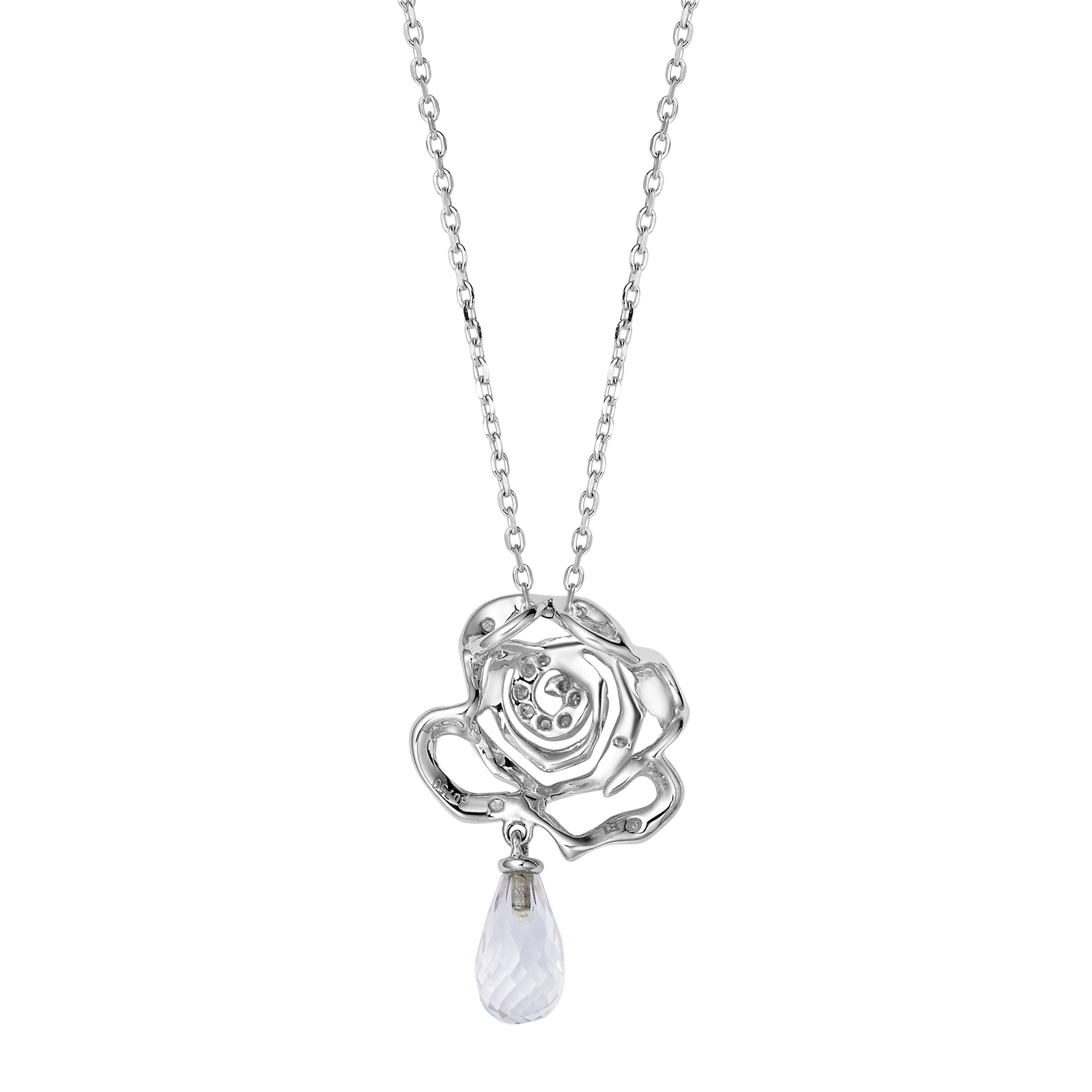 Aussi enchanteresse que la fleur dans la vie réelle, la collection Rose offre un look à la fois moderne et féminin. Ce pendentif présente une délicate rose en or blanc 18ct sertie de diamants de 0,02ct et suspend une briolette en quartz rose de