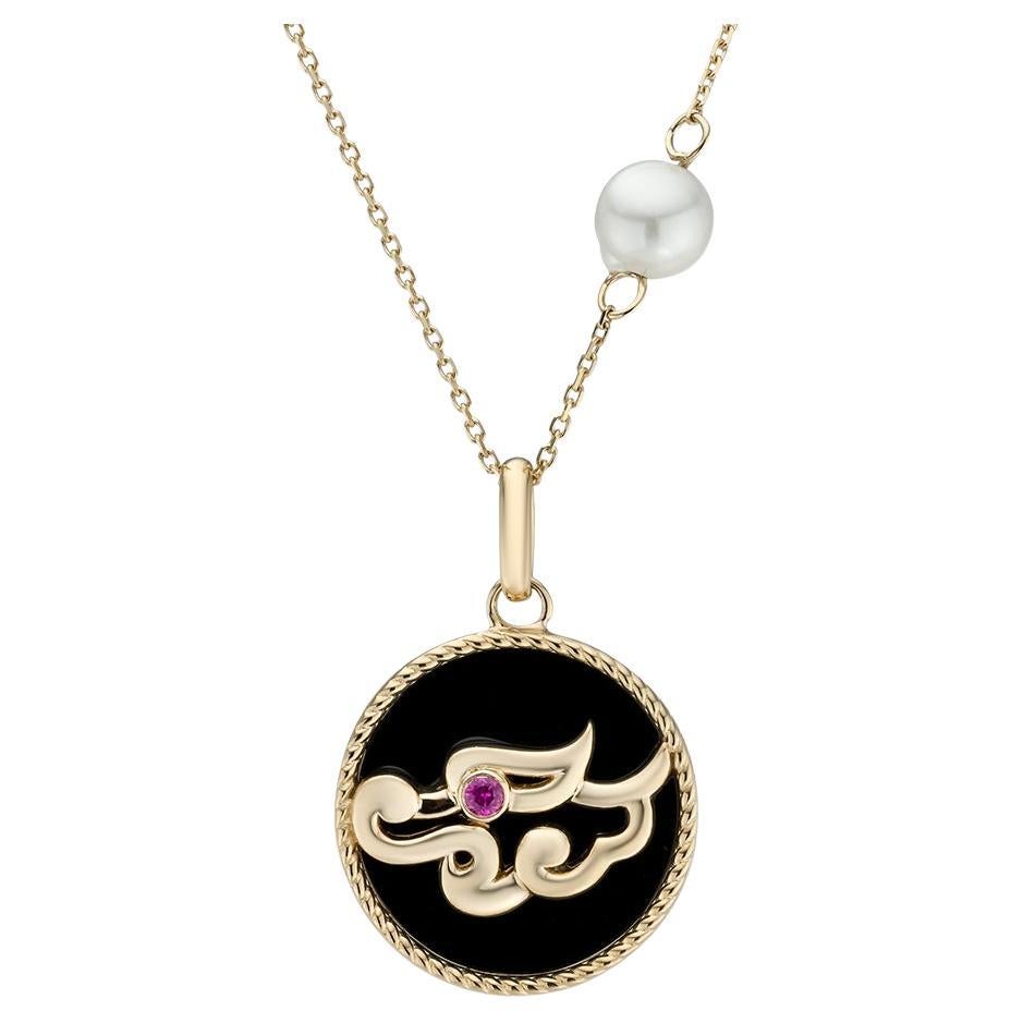 Fei Liu Dragon, agate noire et rubis synthétique or jaune 14 carats  Pendentif en perle