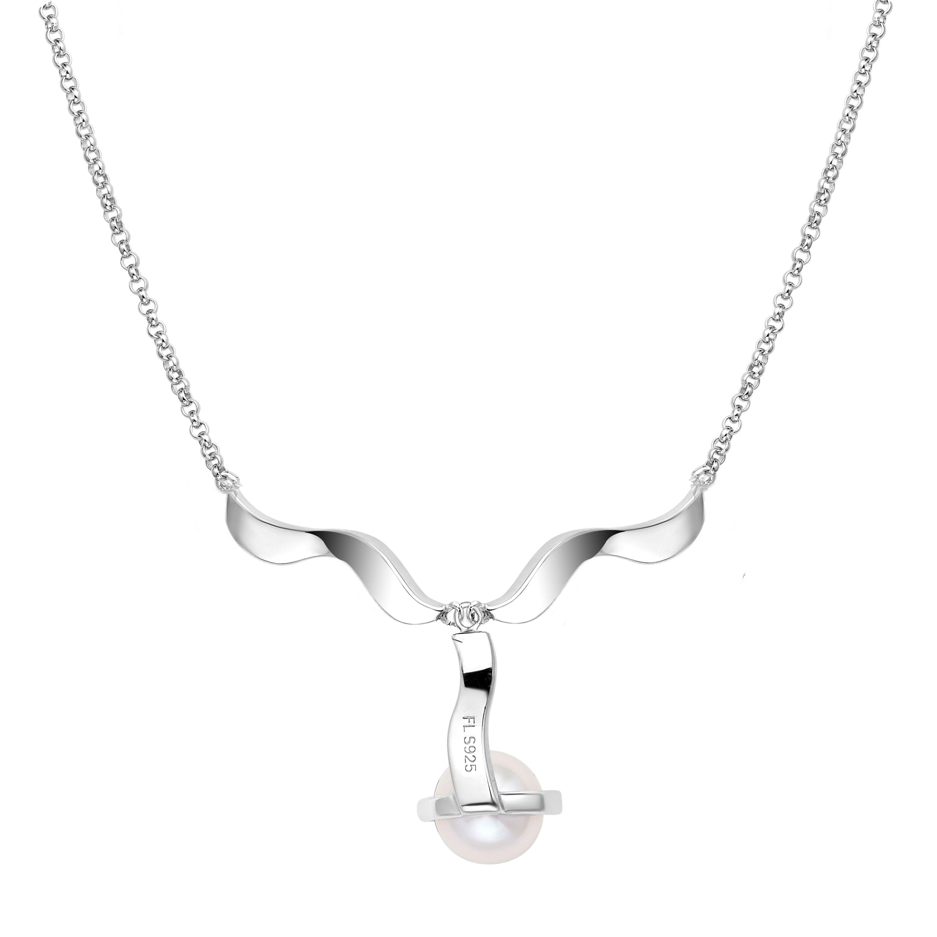 A collection that captures the grace and elegance of ballet. Inspired by the artistry and fluid movements of dancers twirling effortlessly on stage, each piece in this collection is a testament to beauty in motion. Pirouette ribbon unit necklace