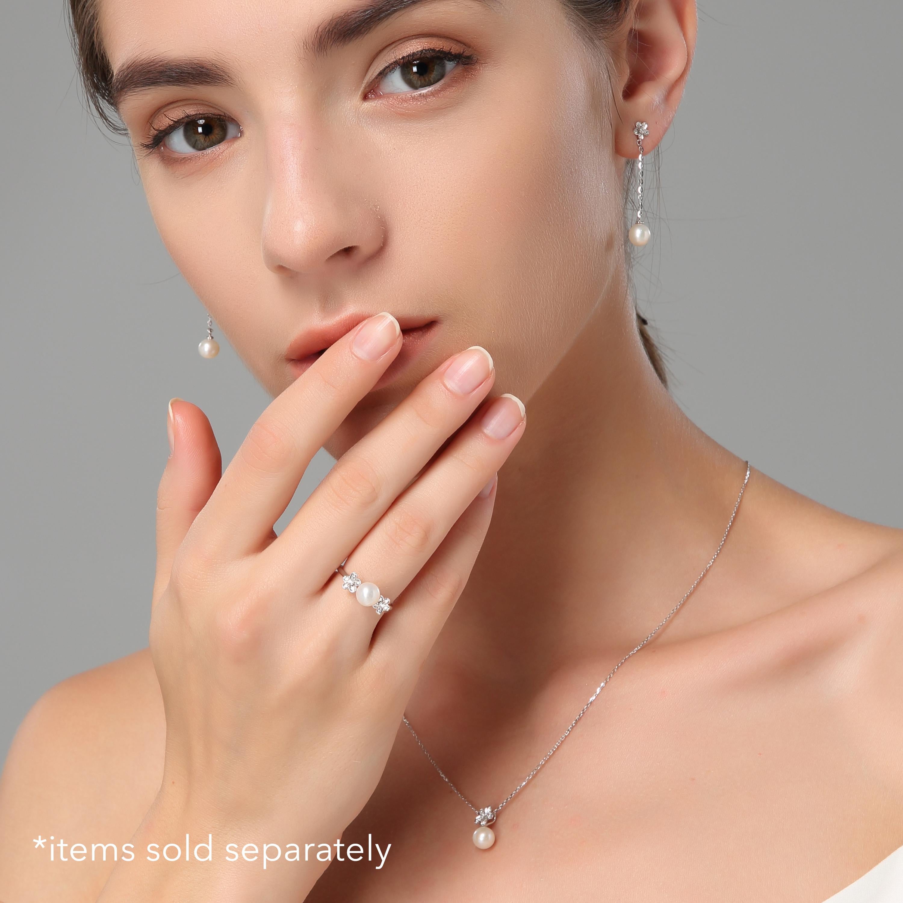 Contemporary Fei Liu Freshwater Pearl Diamond 18 Karat White Gold Flower Fashion Ring