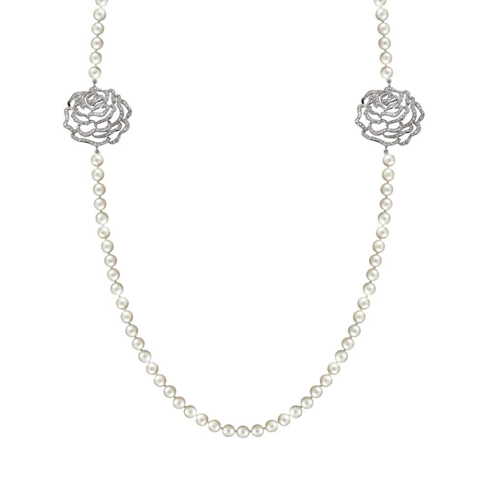 Le collier d'opéra rose est une pièce étonnante qui marie l'élégance intemporelle à la sophistication moderne. Composé d'un seul rang de perles lustrées nouées, d'une longueur d'environ 36 pouces, ce collier offre un style polyvalent, qu'il soit