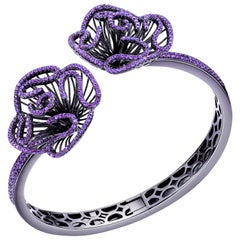 Bracelet jonc Fei Liu cœurs et flèches en argent oxydé avec zirconia cubique violet