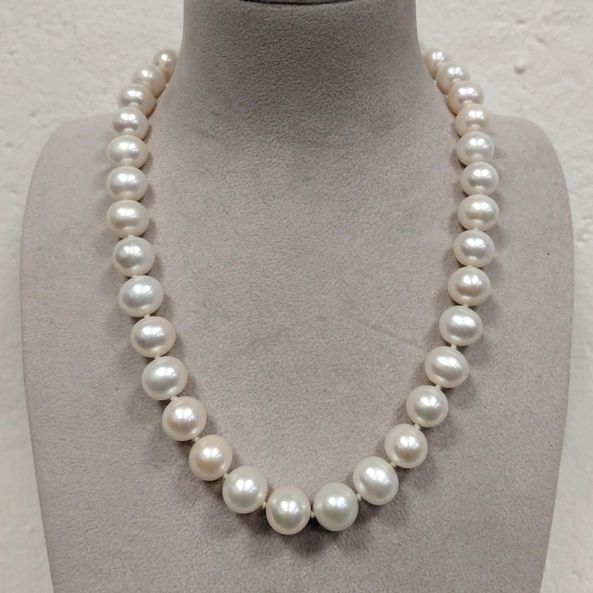 Collana di perle annodate di Fei Liu con chiusura in platino con gemme incastonate in vendita 1